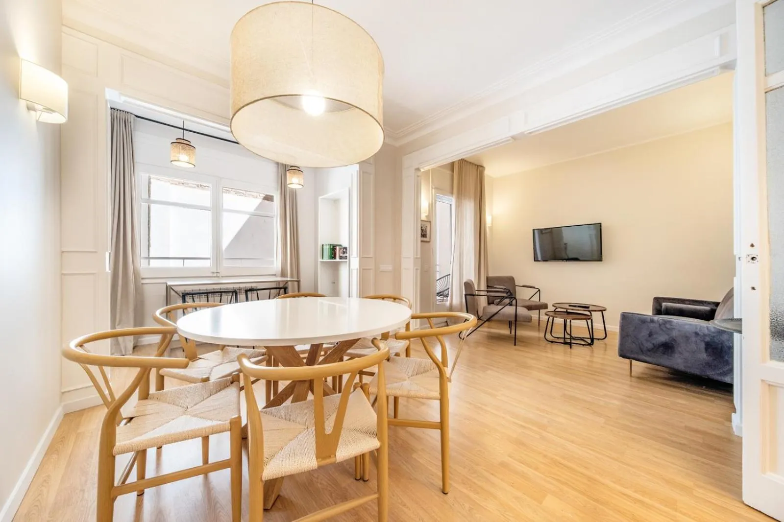 Dining area in AinB Barcelona Sants Apartments