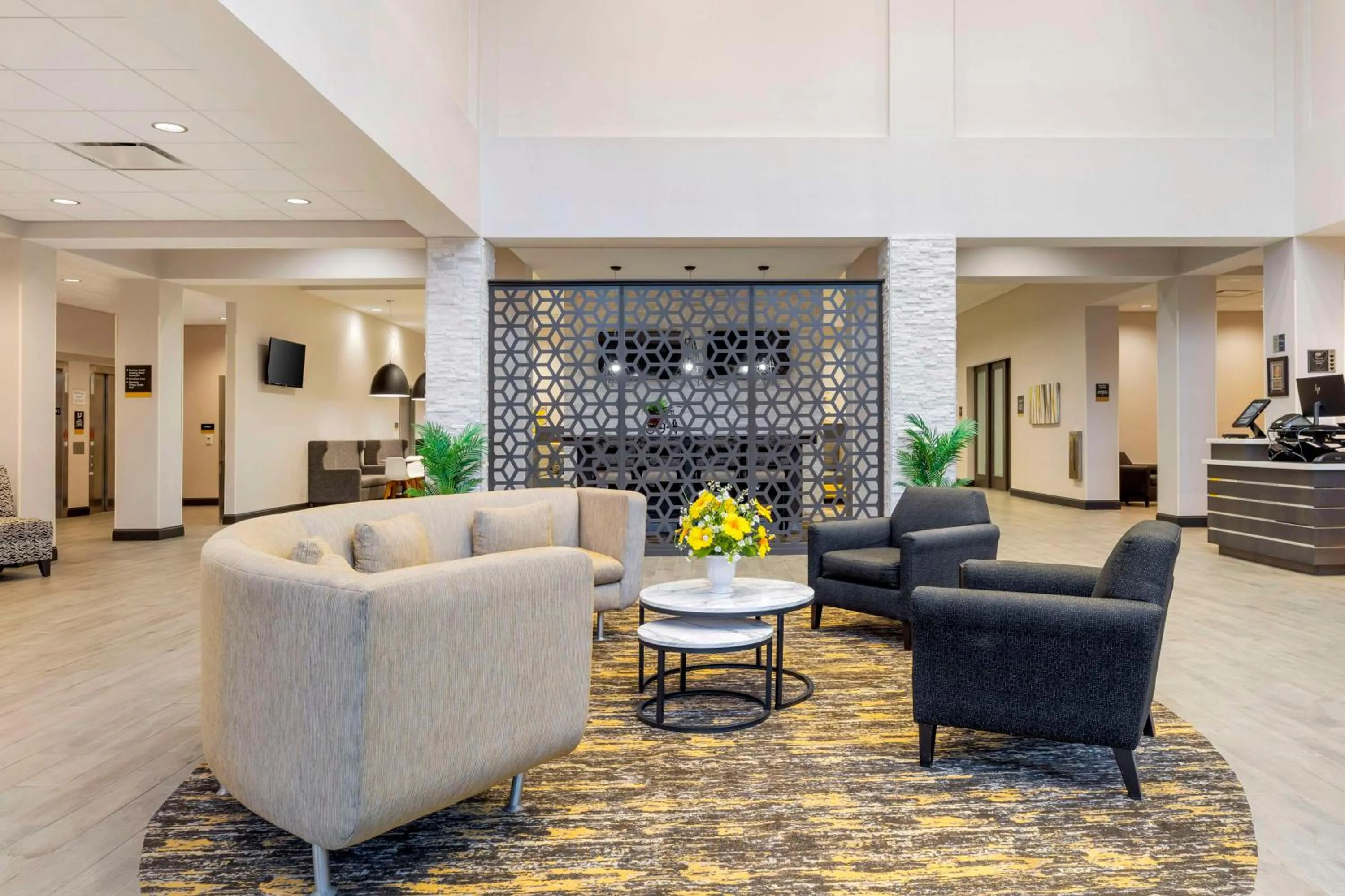 Lobby or reception in Best Western Plus Cranberry-Pittsburgh North