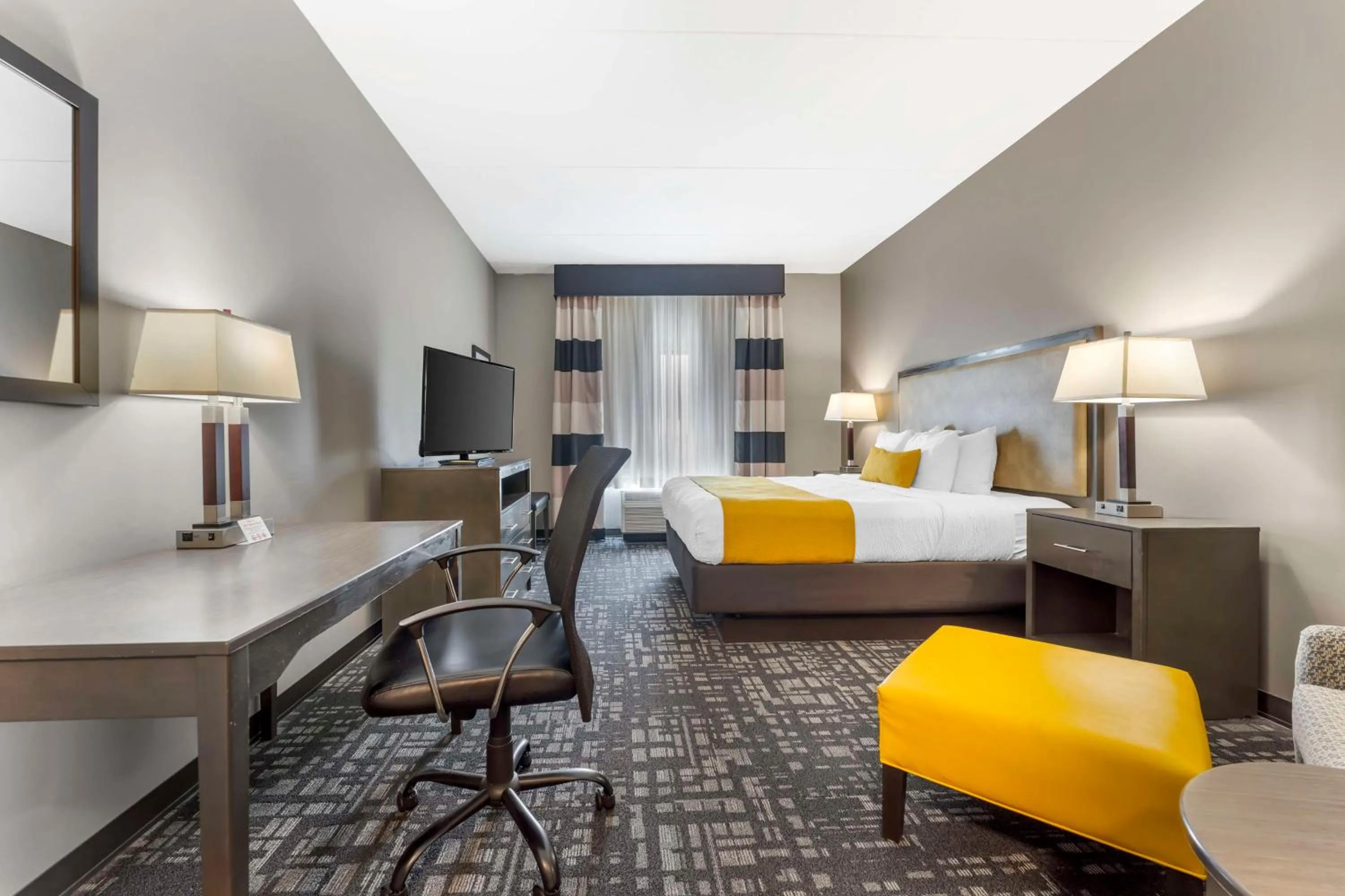 Bedroom in Best Western Plus Cranberry-Pittsburgh North