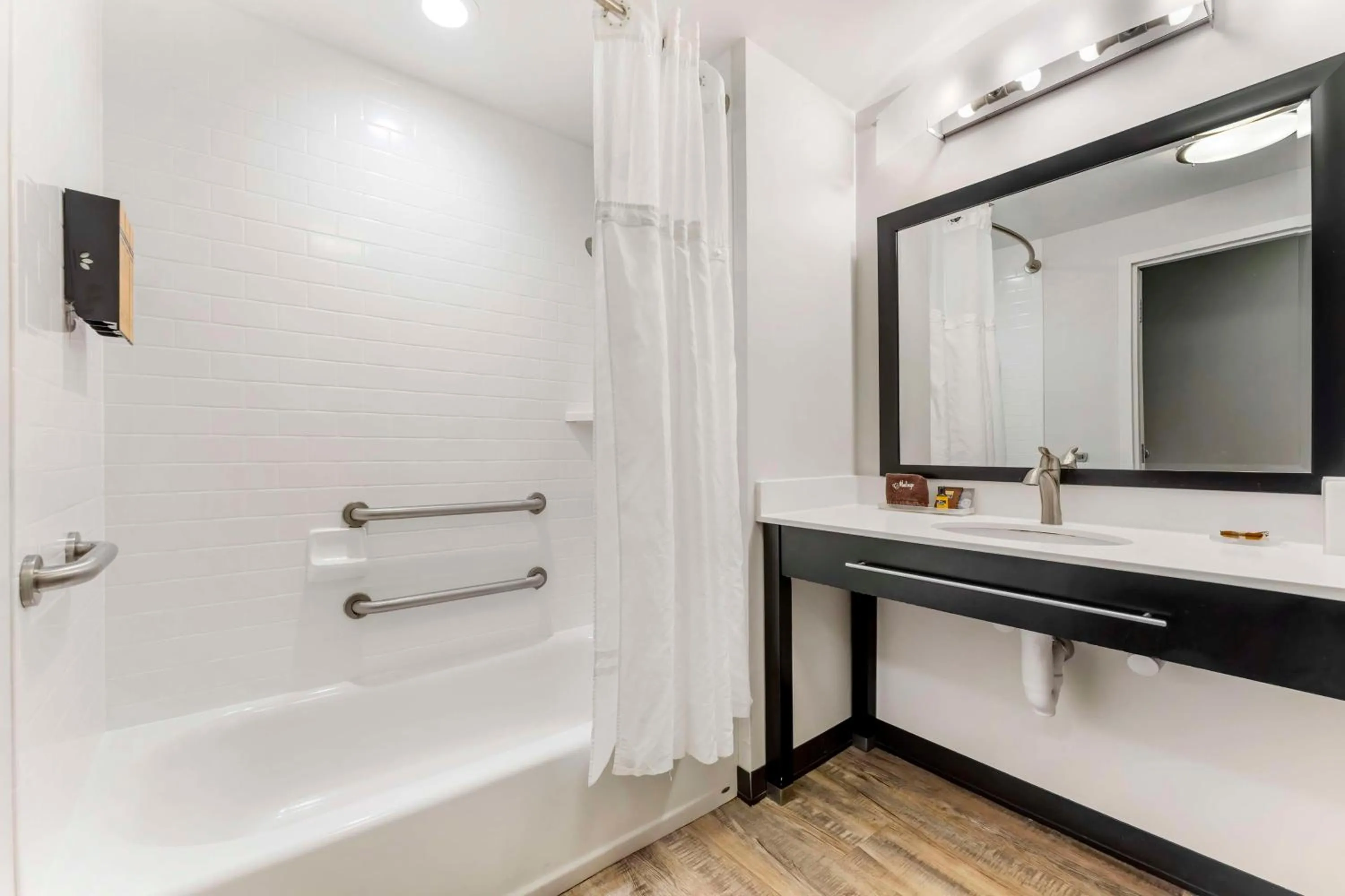 Bathroom in Best Western Plus Cranberry-Pittsburgh North