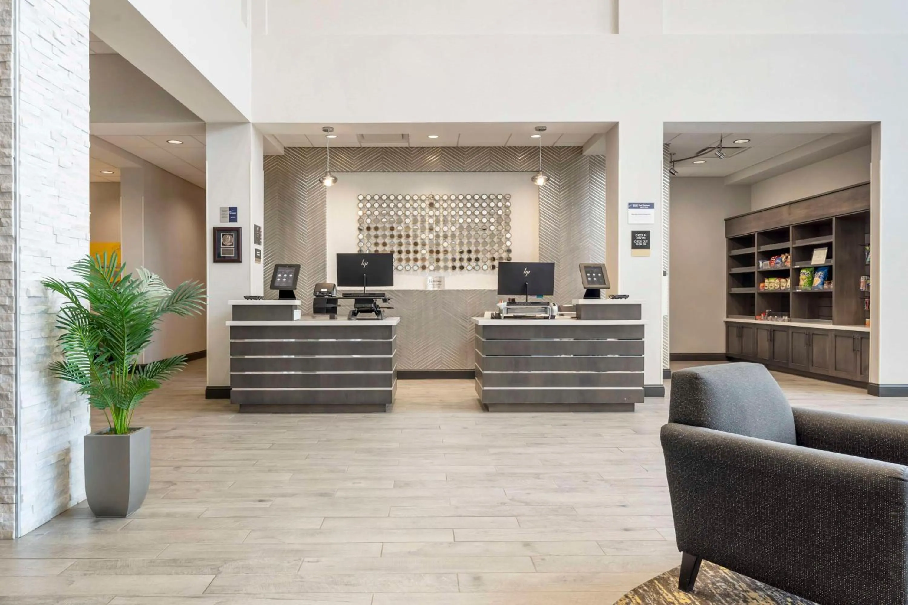 Lobby or reception in Best Western Plus Cranberry-Pittsburgh North