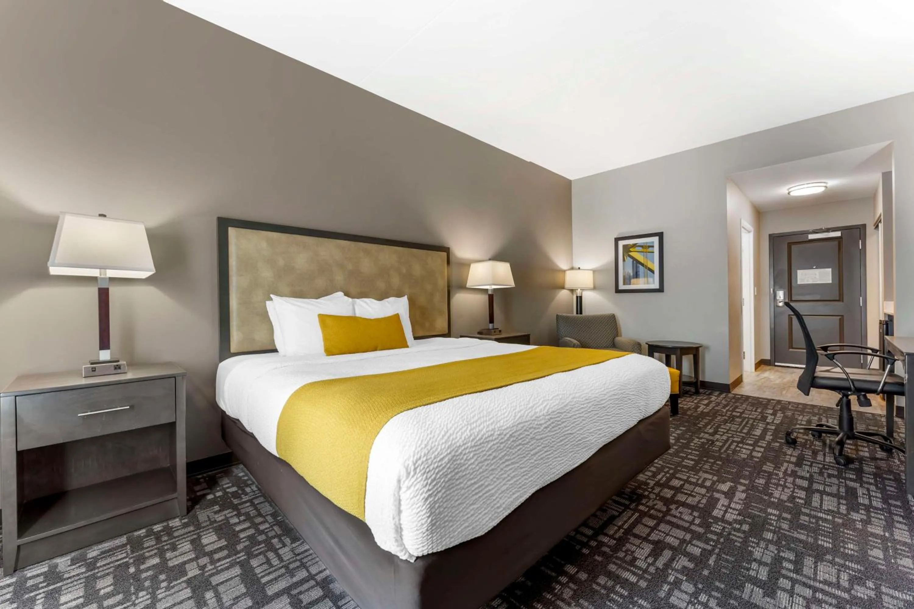 Bedroom in Best Western Plus Cranberry-Pittsburgh North