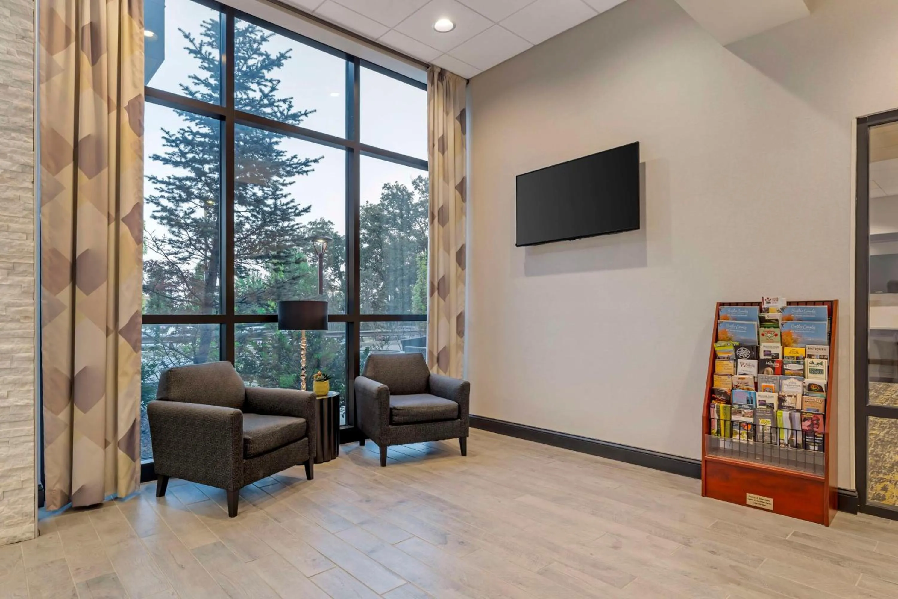 Lobby or reception in Best Western Plus Cranberry-Pittsburgh North