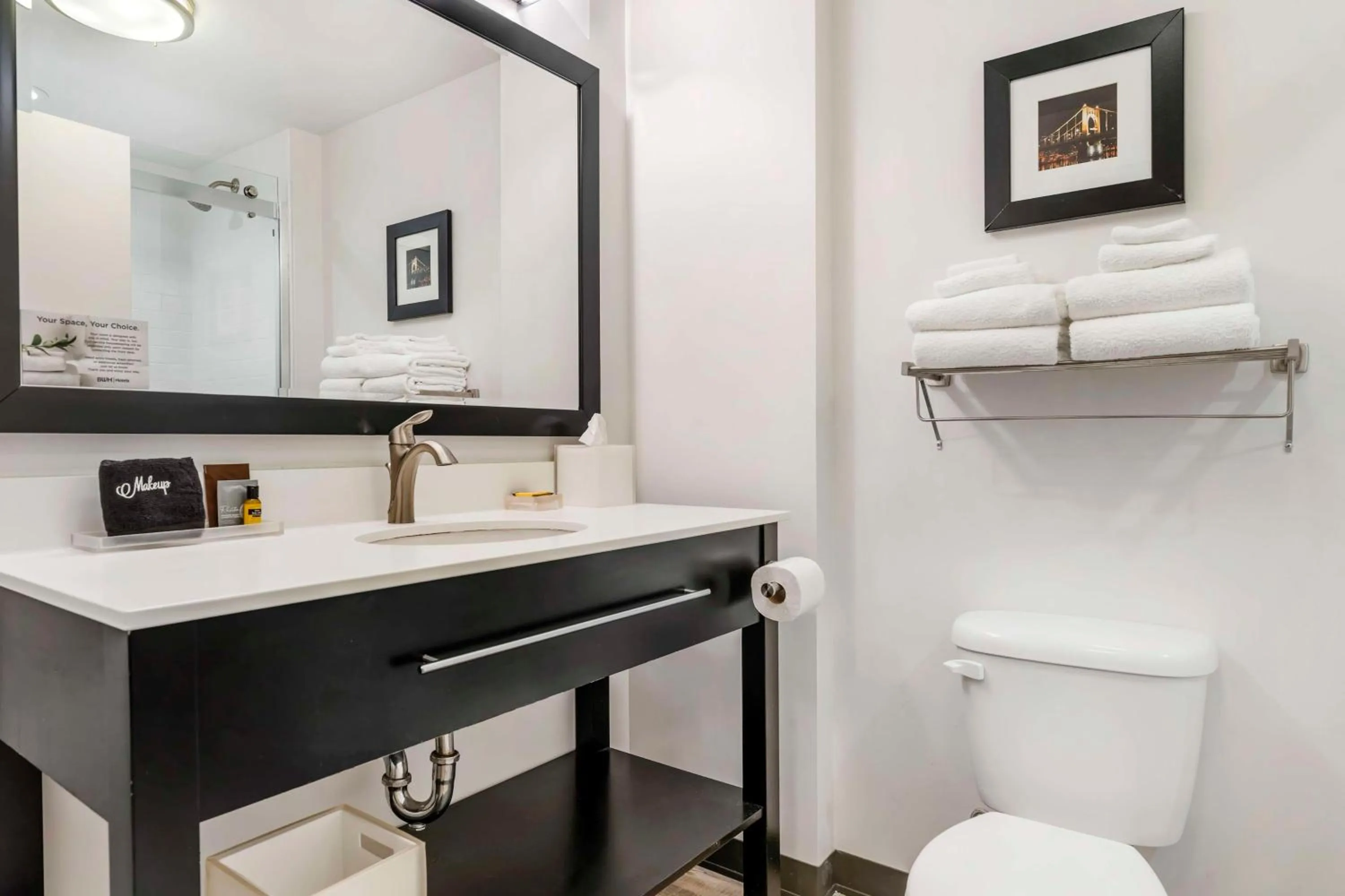 Bathroom in Best Western Plus Cranberry-Pittsburgh North