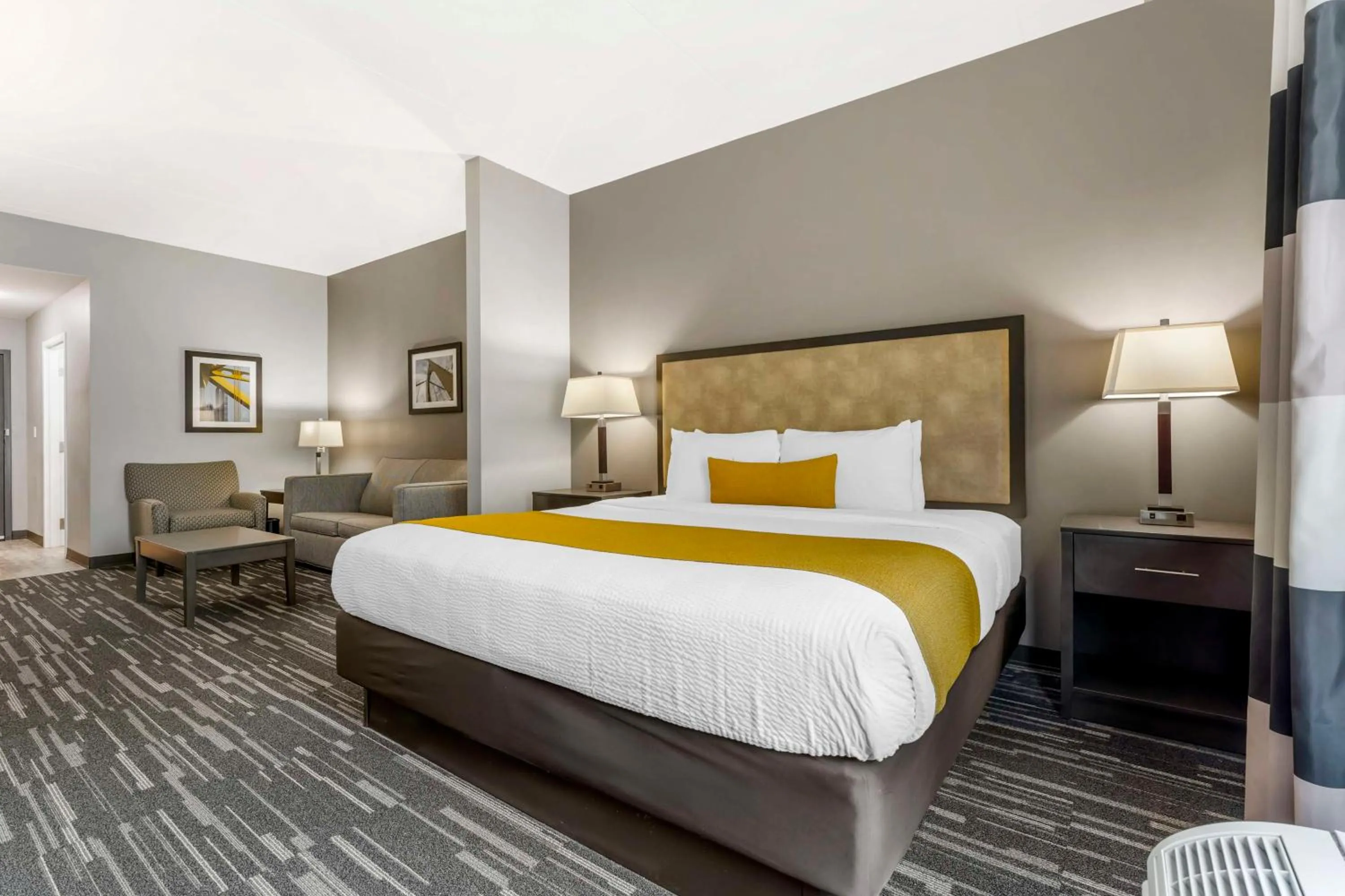 Photo of the whole room in Best Western Plus Cranberry-Pittsburgh North