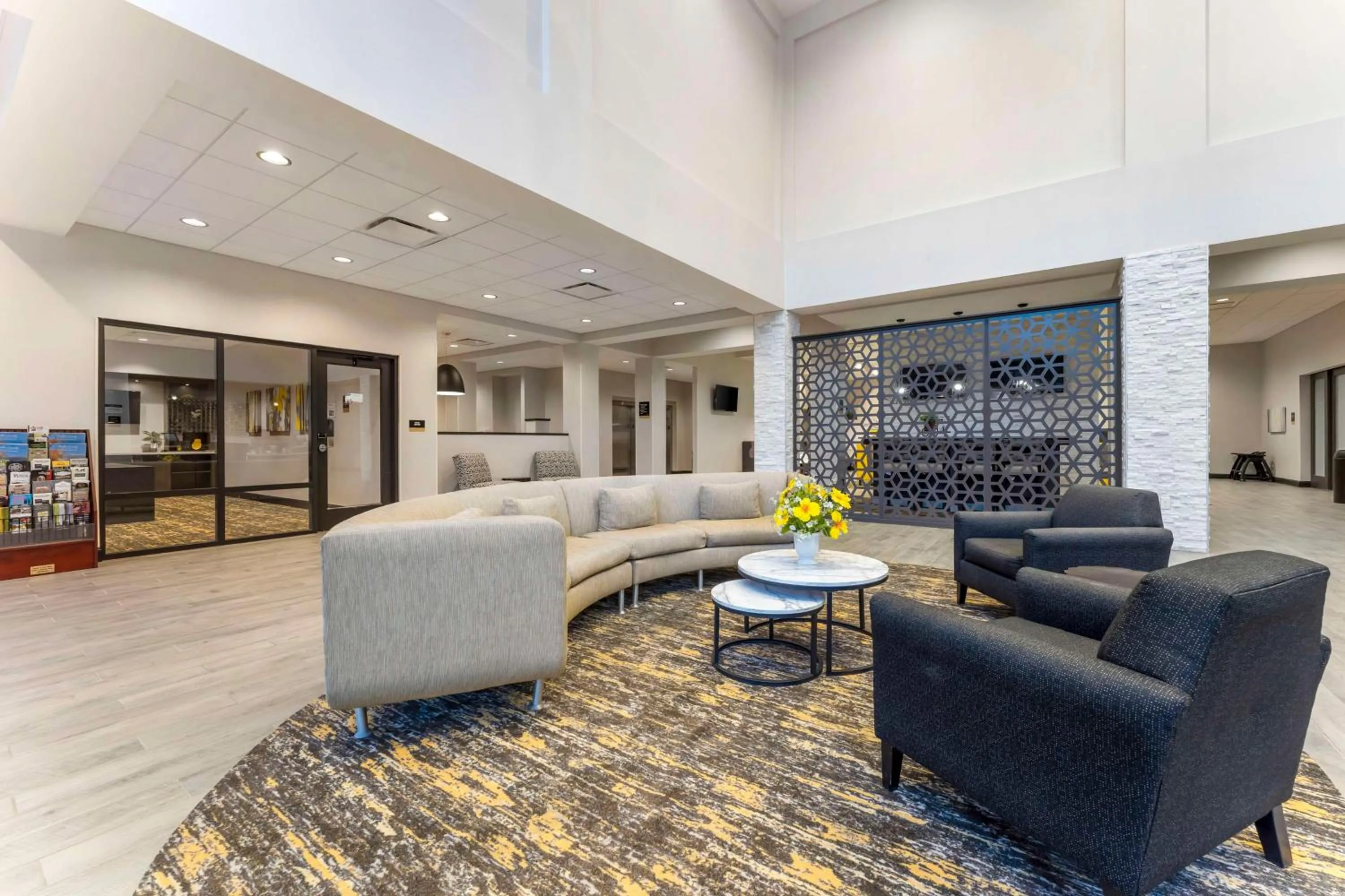 Lobby or reception in Best Western Plus Cranberry-Pittsburgh North