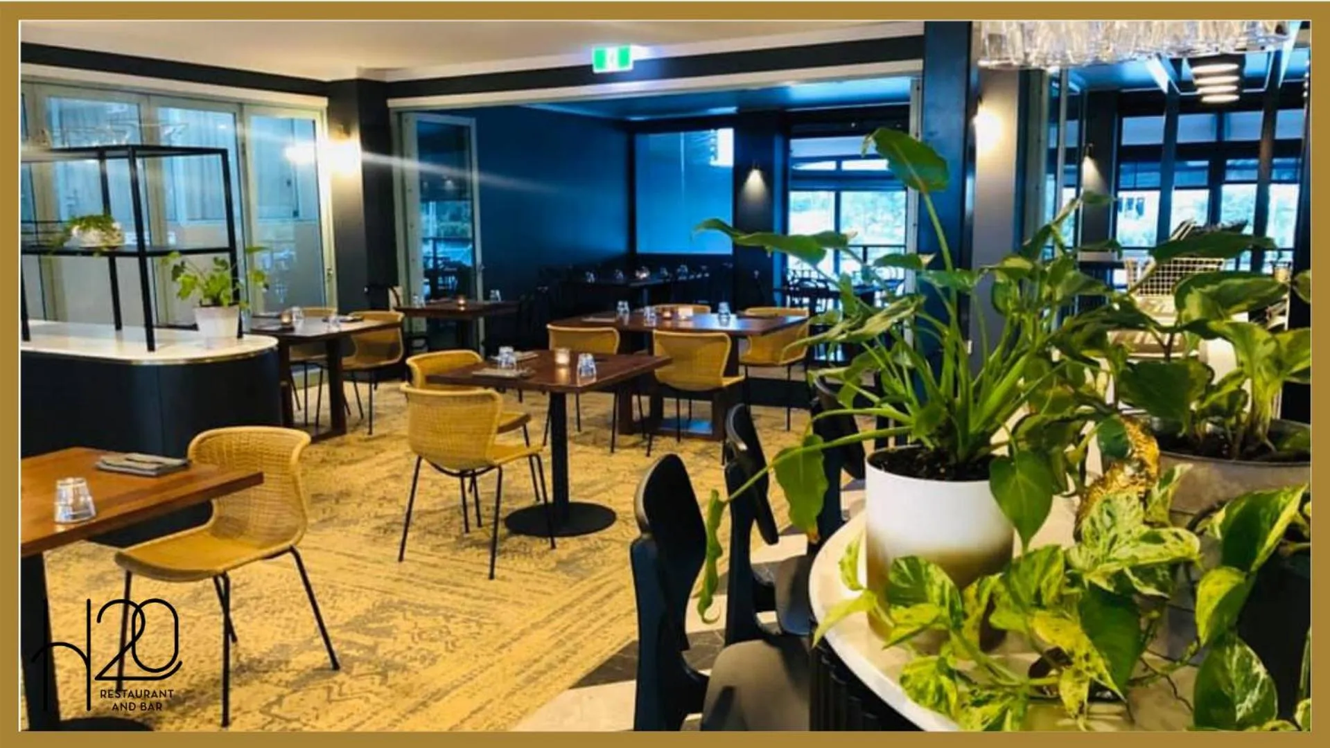 Restaurant/places to eat in Burnett Riverside Hotel