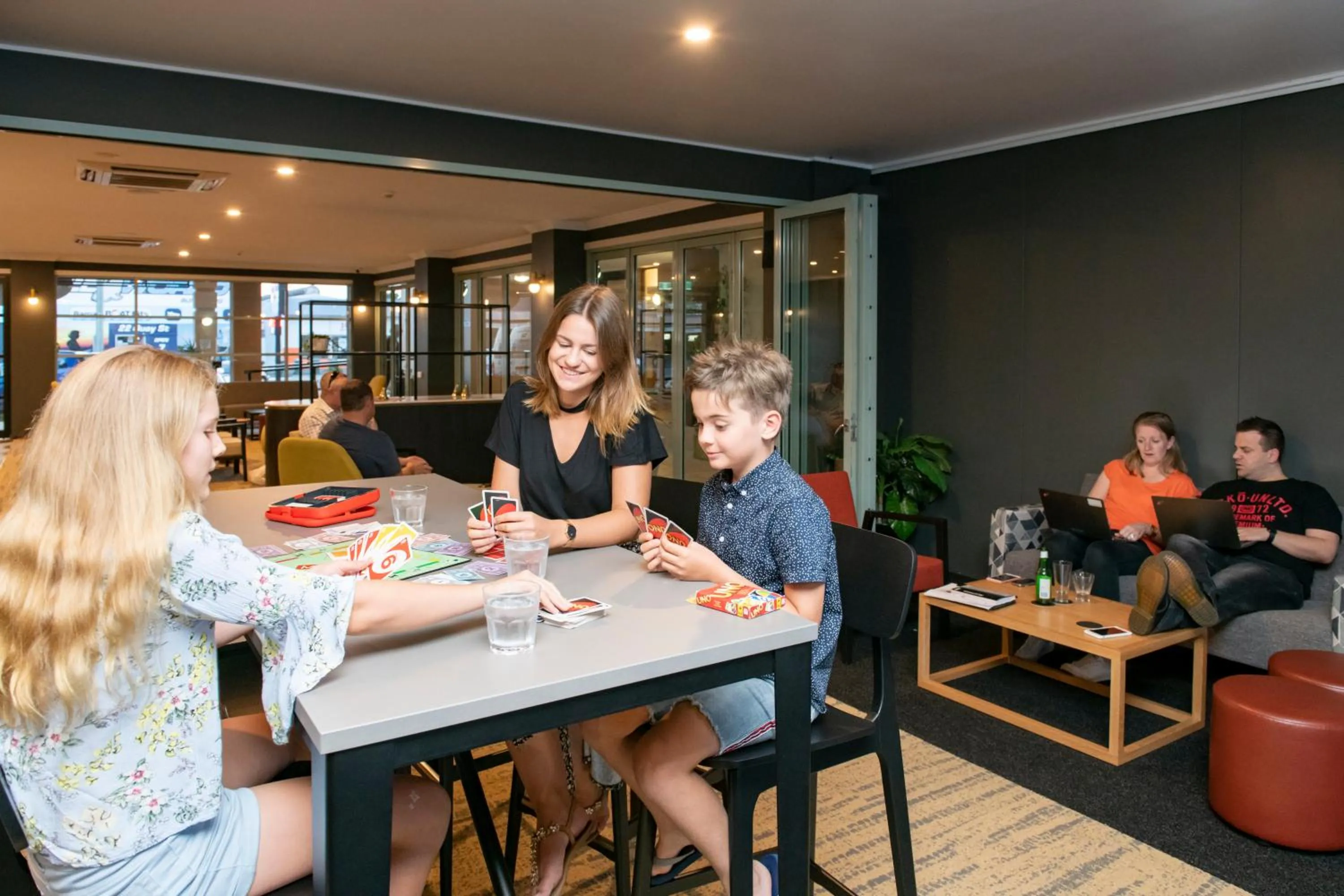 Restaurant/places to eat in Burnett Riverside Hotel