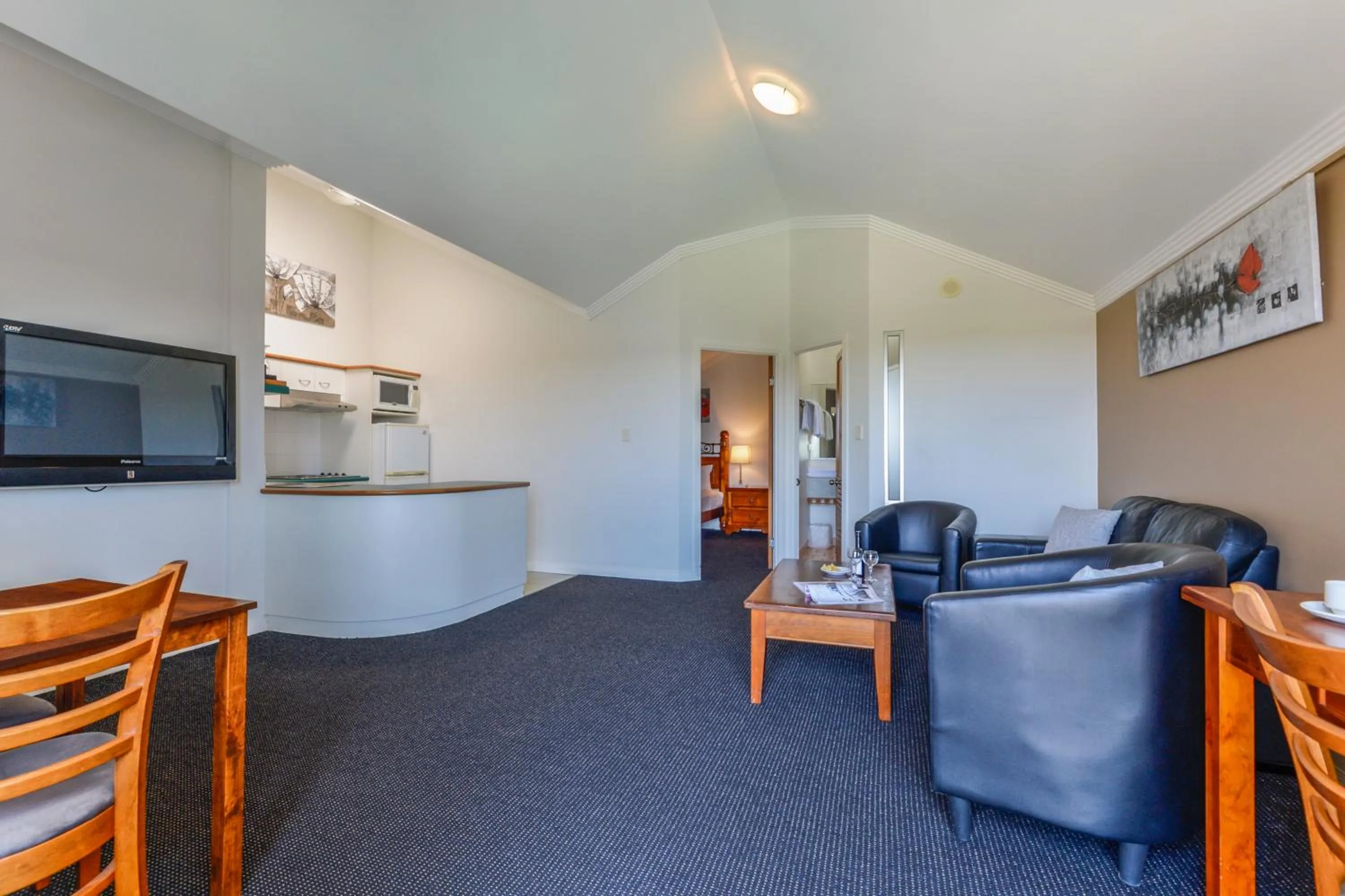 Living room in Burnett Riverside Hotel