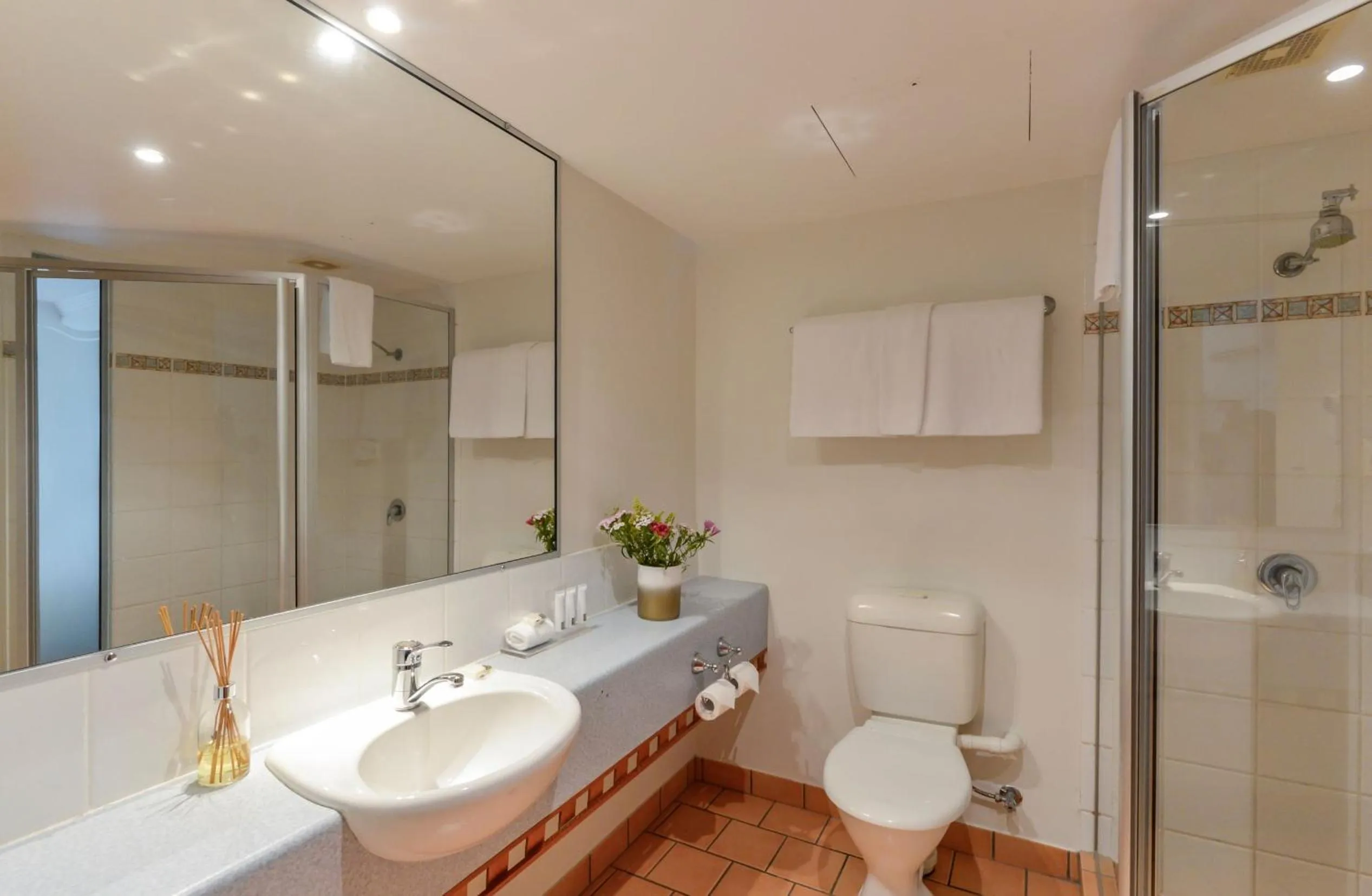 Bathroom in Burnett Riverside Hotel