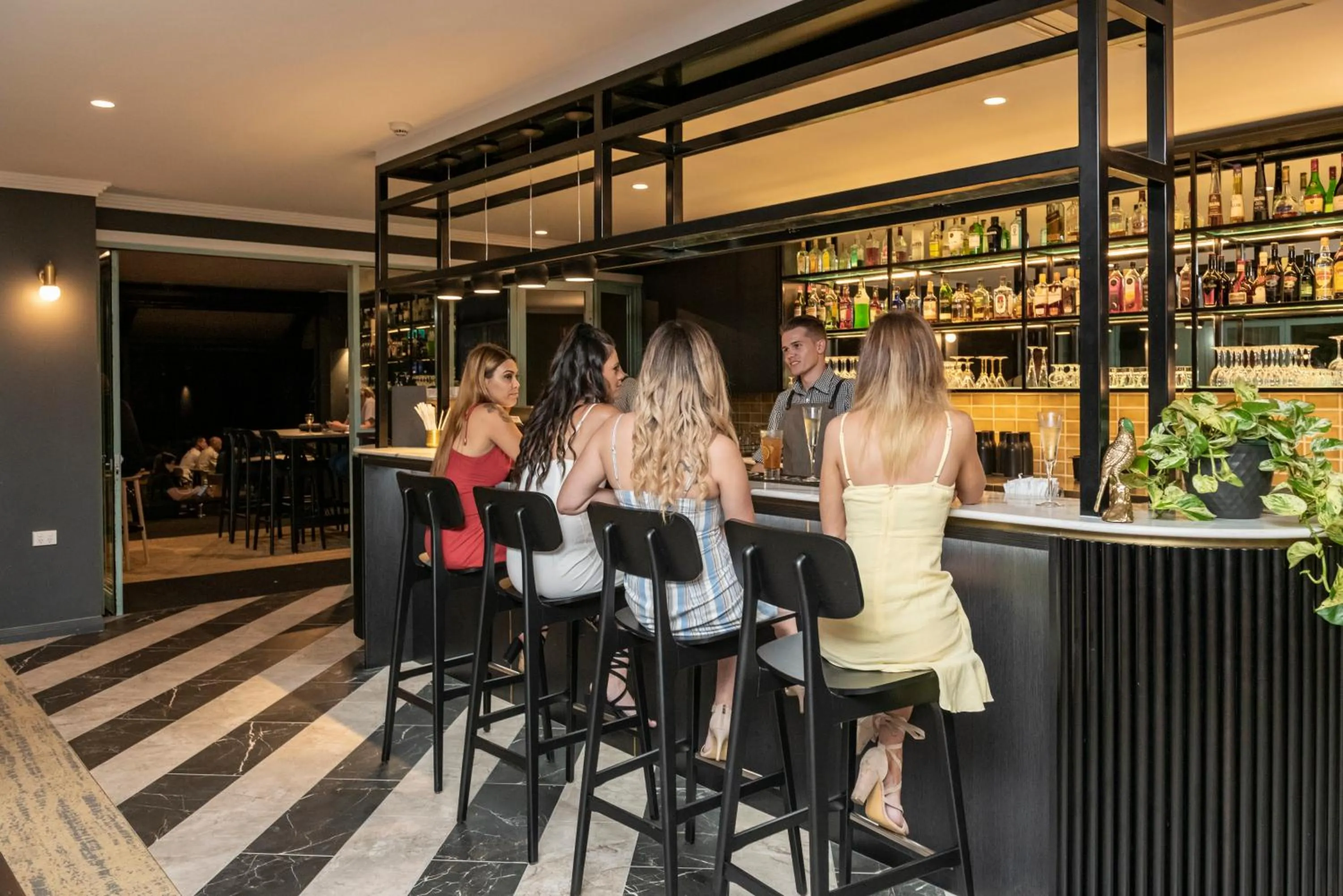 Lounge or bar in Burnett Riverside Hotel