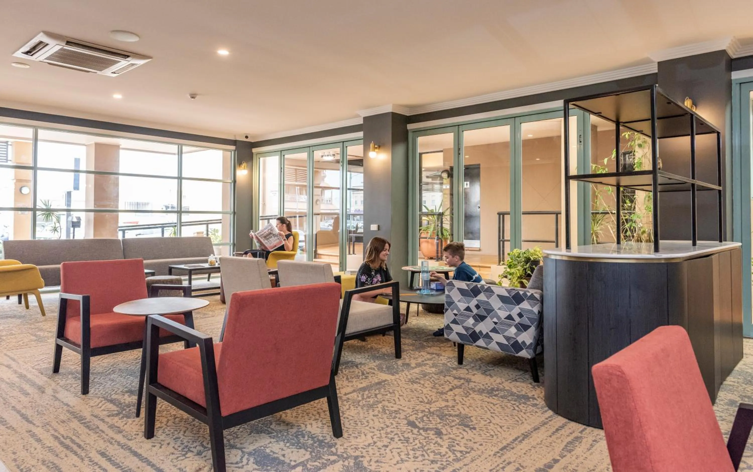 Lounge or bar in Burnett Riverside Hotel