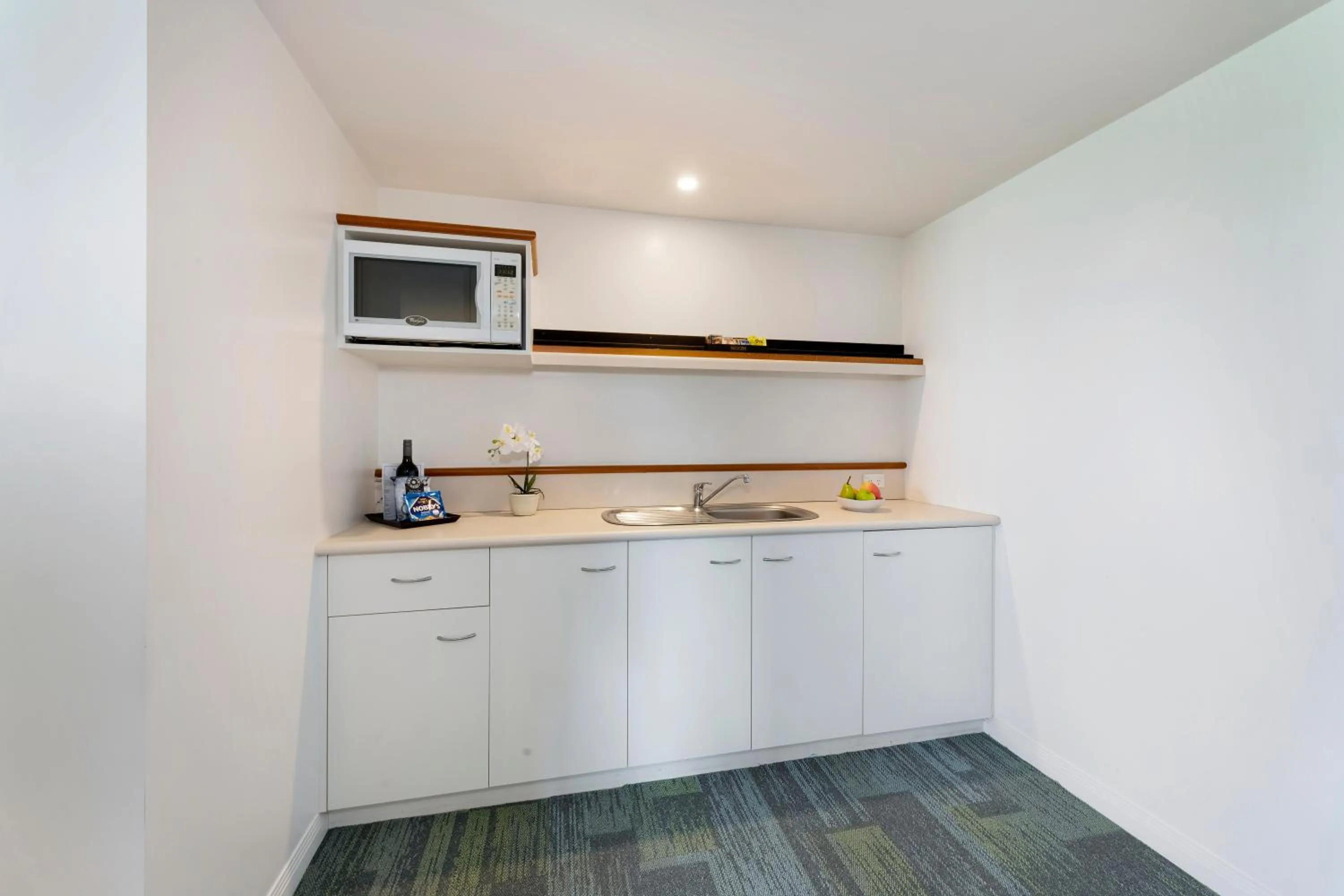 Kitchen or kitchenette in Burnett Riverside Hotel