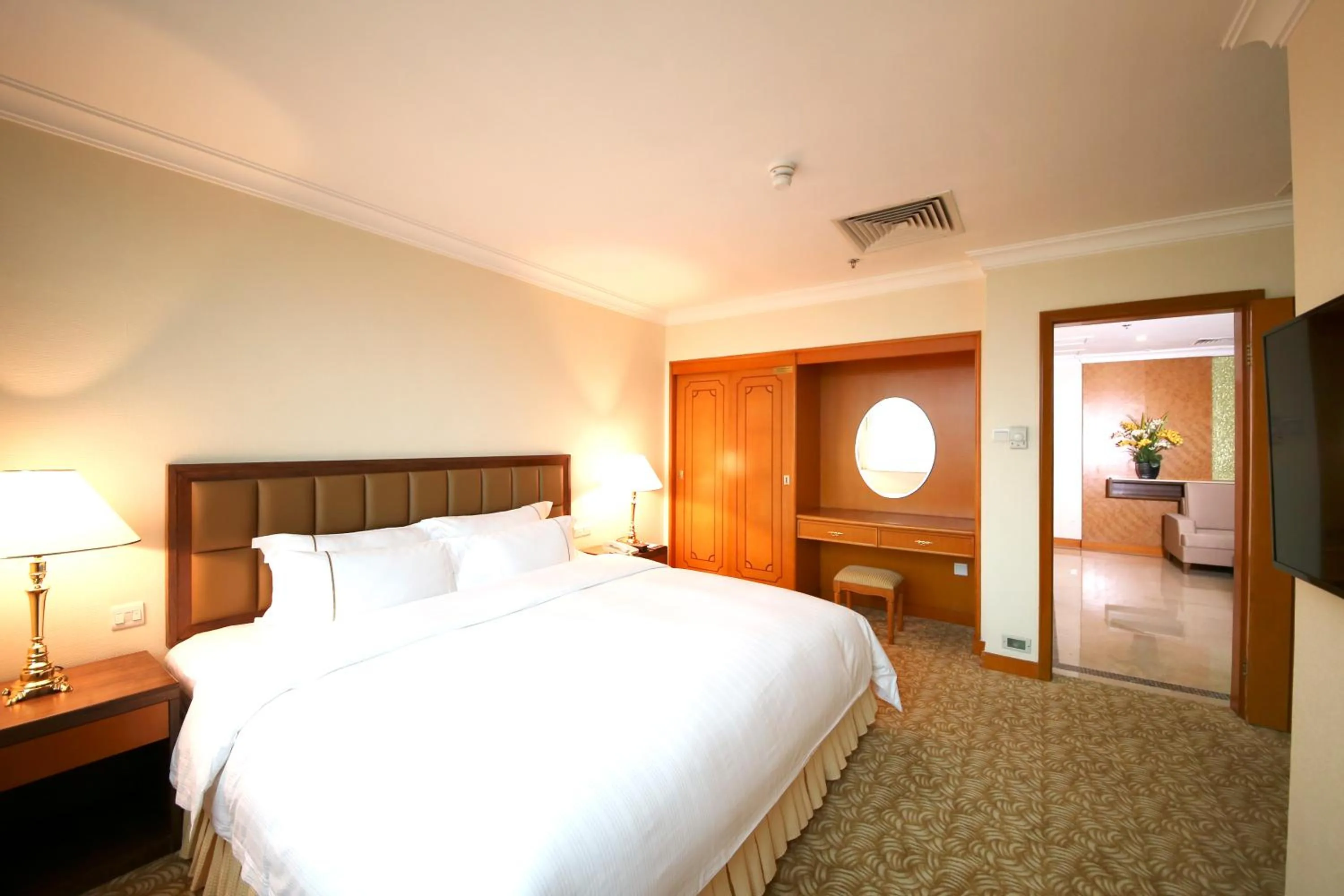 Bedroom, Bed in China Mayors Plaza