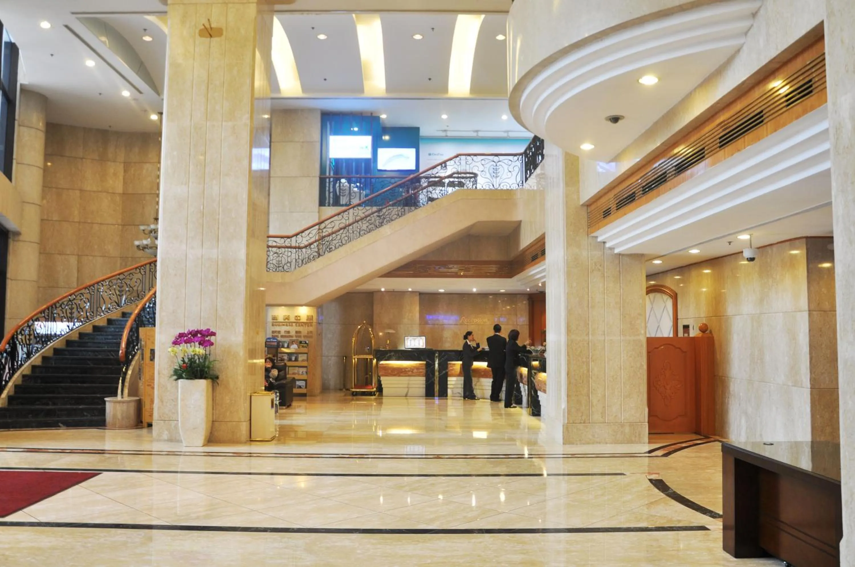 Staff in China Mayors Plaza