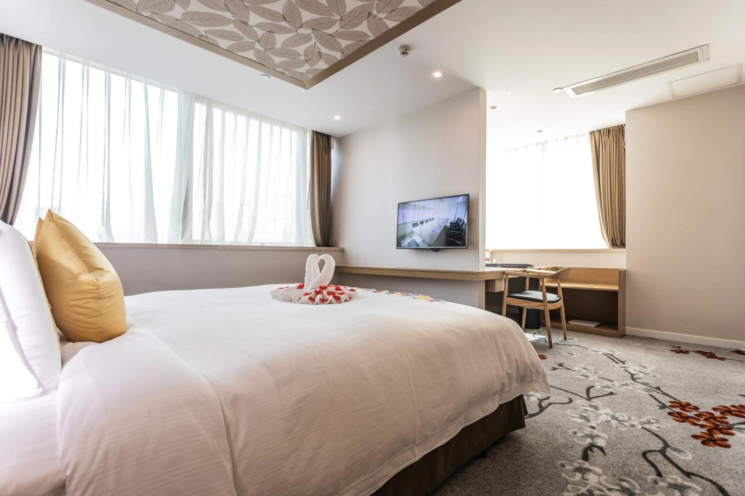 Bed in China Mayors Plaza