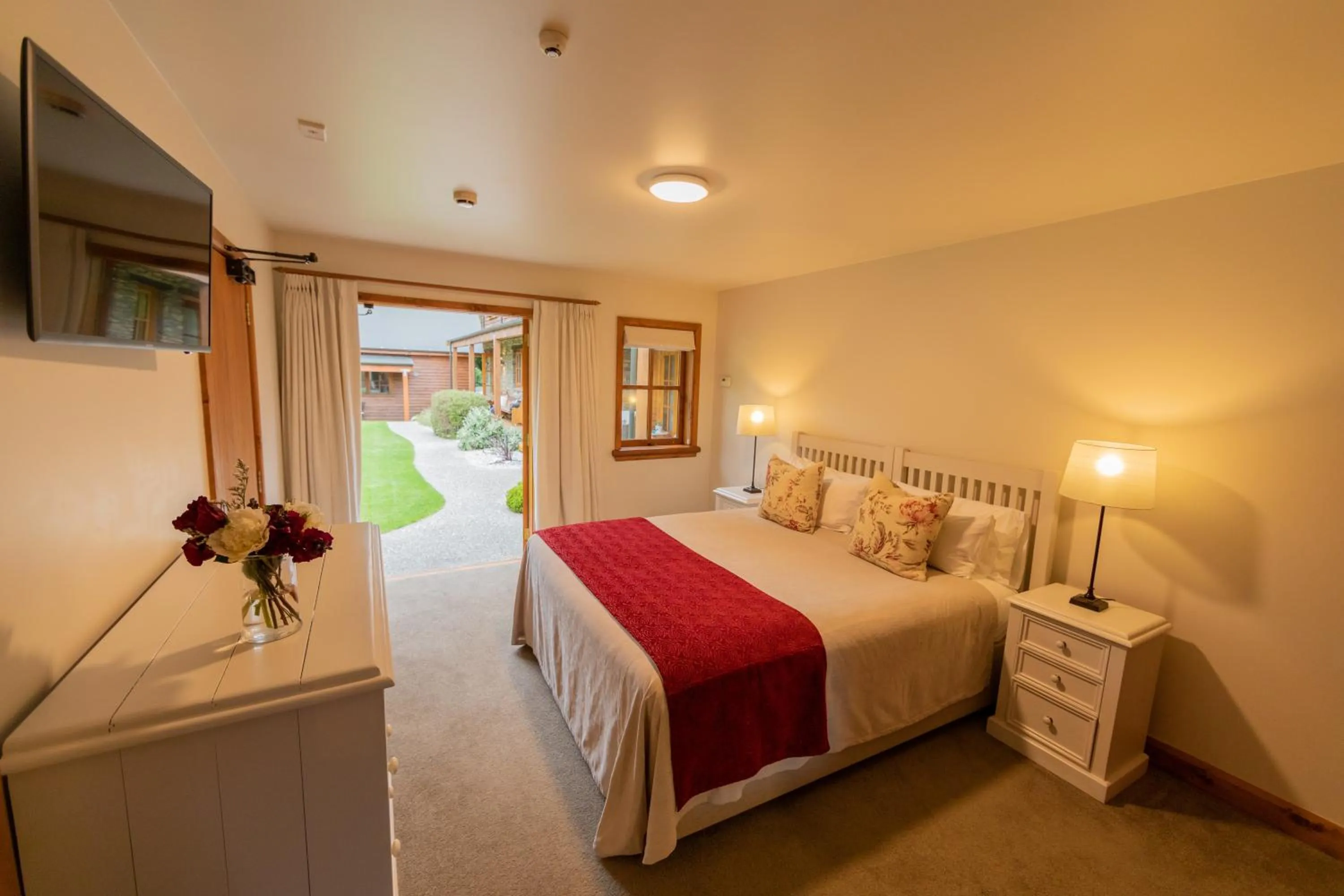 Bed in Wanaka Homestead Lodge & Cottages