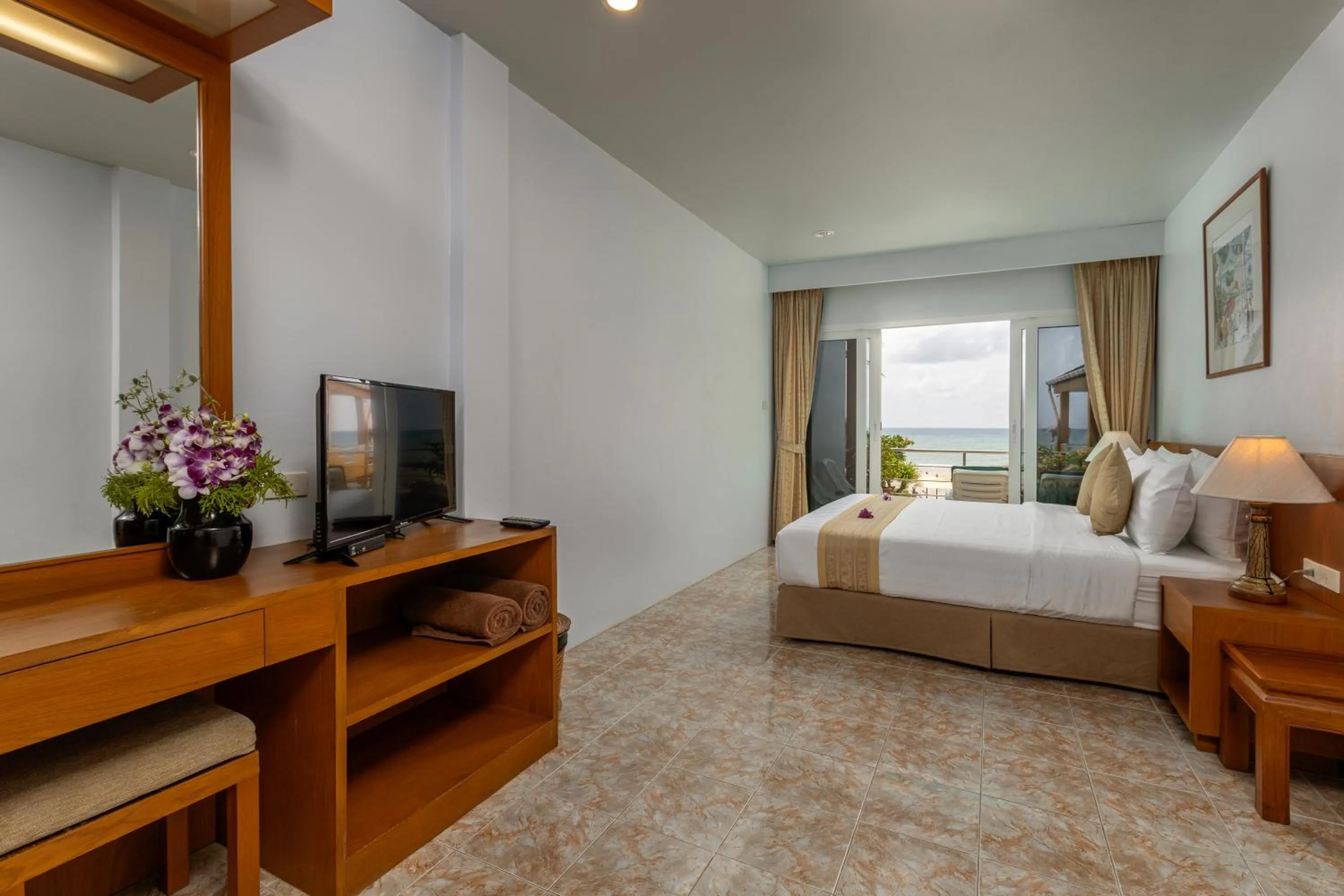 Photo of the whole room, Bed in Kamala Dreams