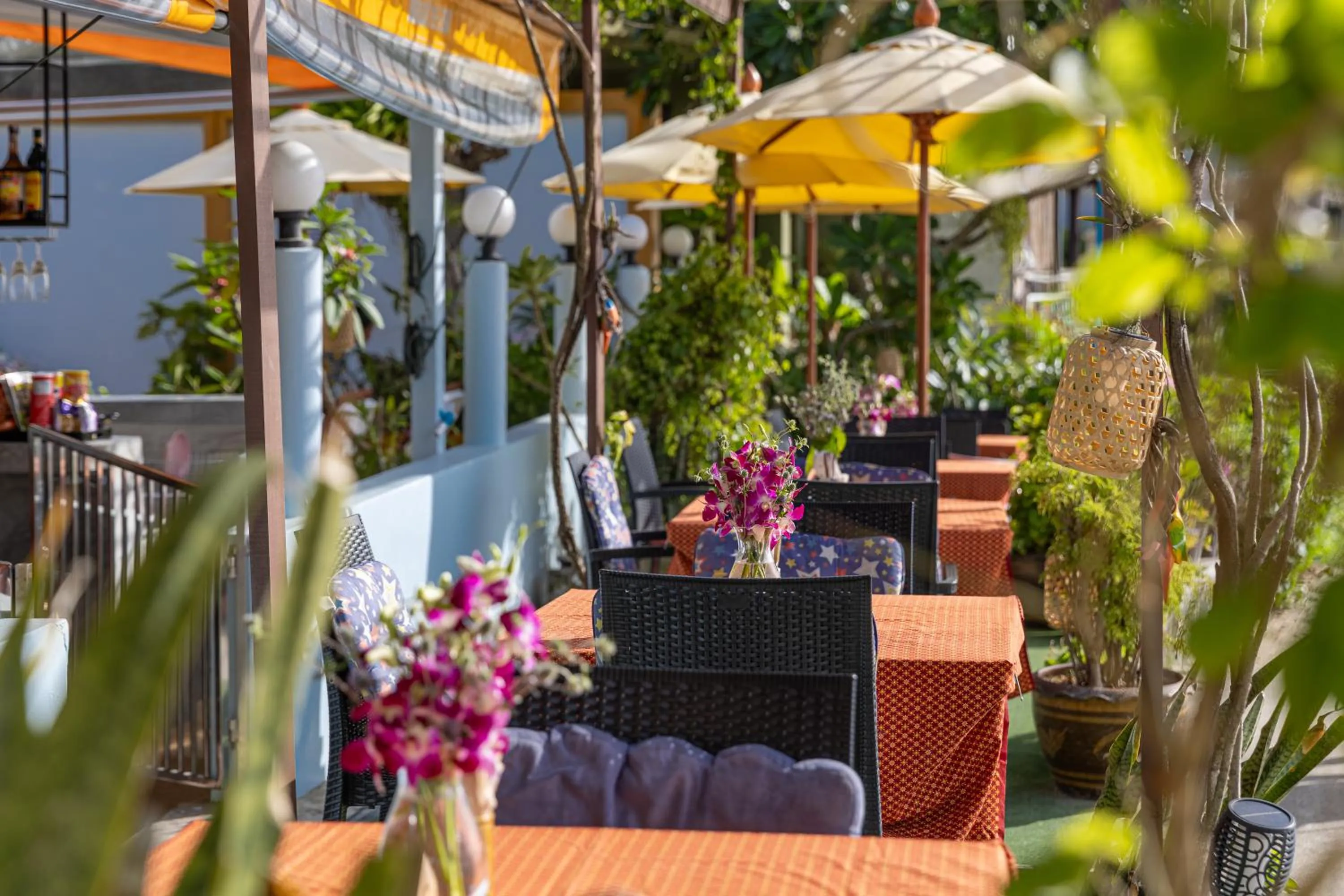 Restaurant/places to eat in Kamala Dreams