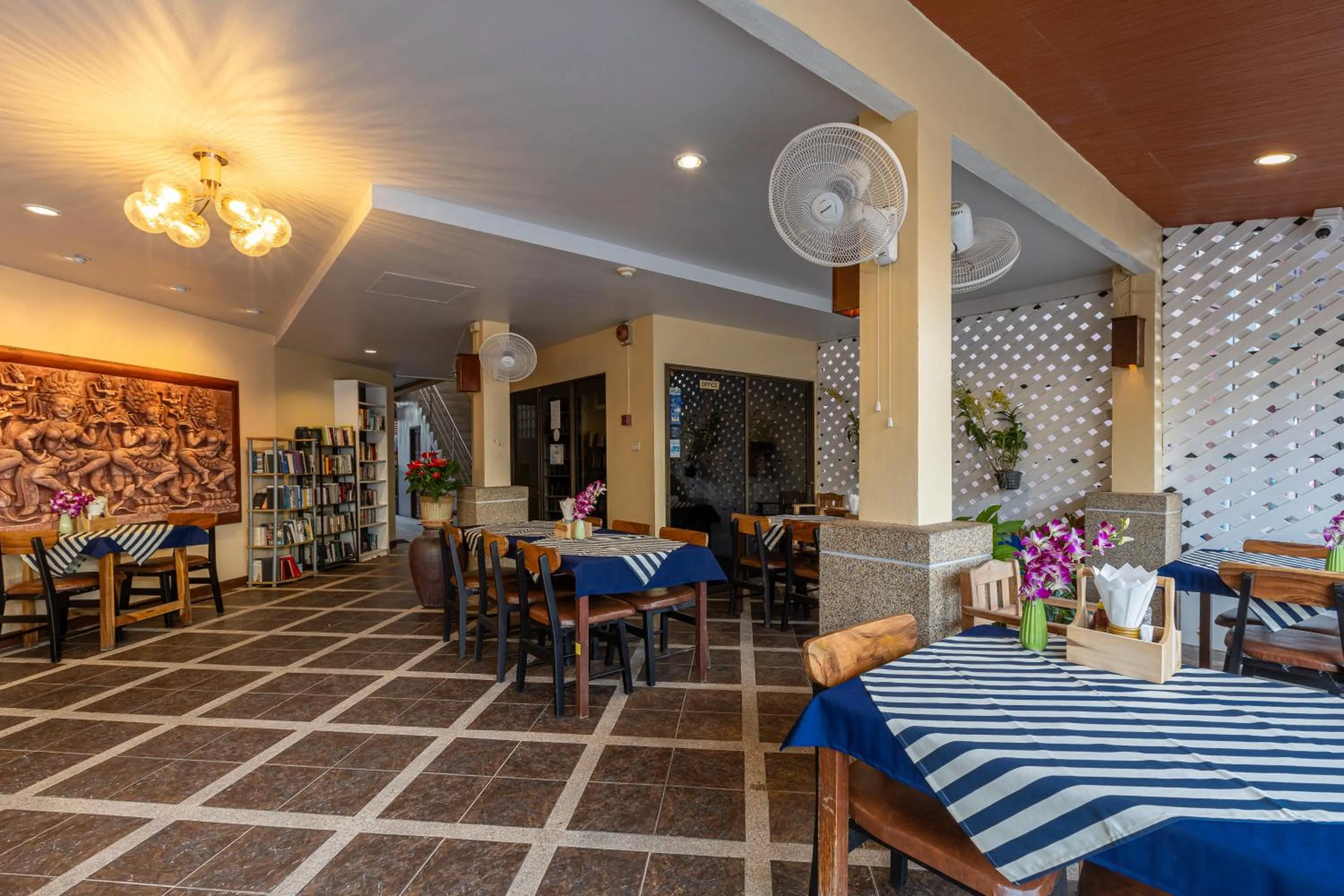 Restaurant/places to eat in Kamala Dreams