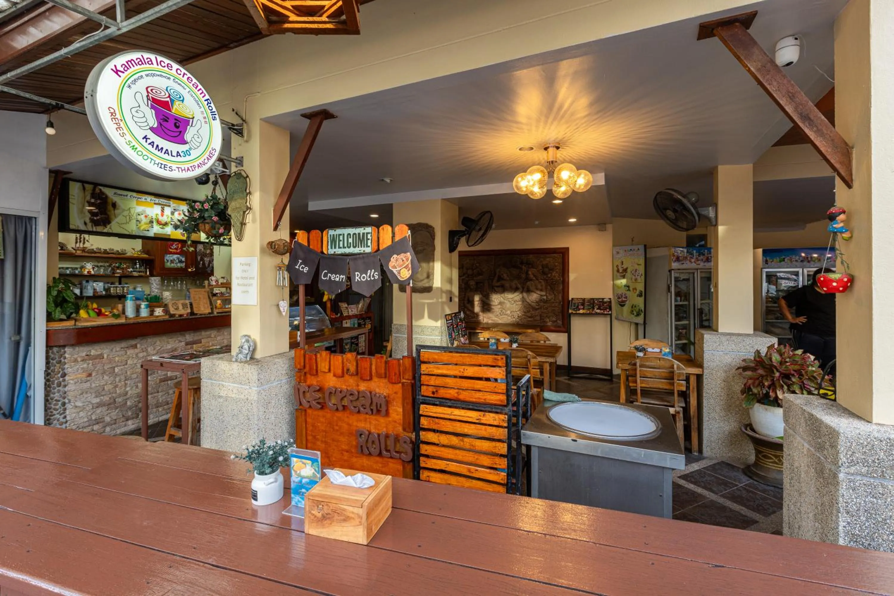 Restaurant/places to eat in Kamala Dreams