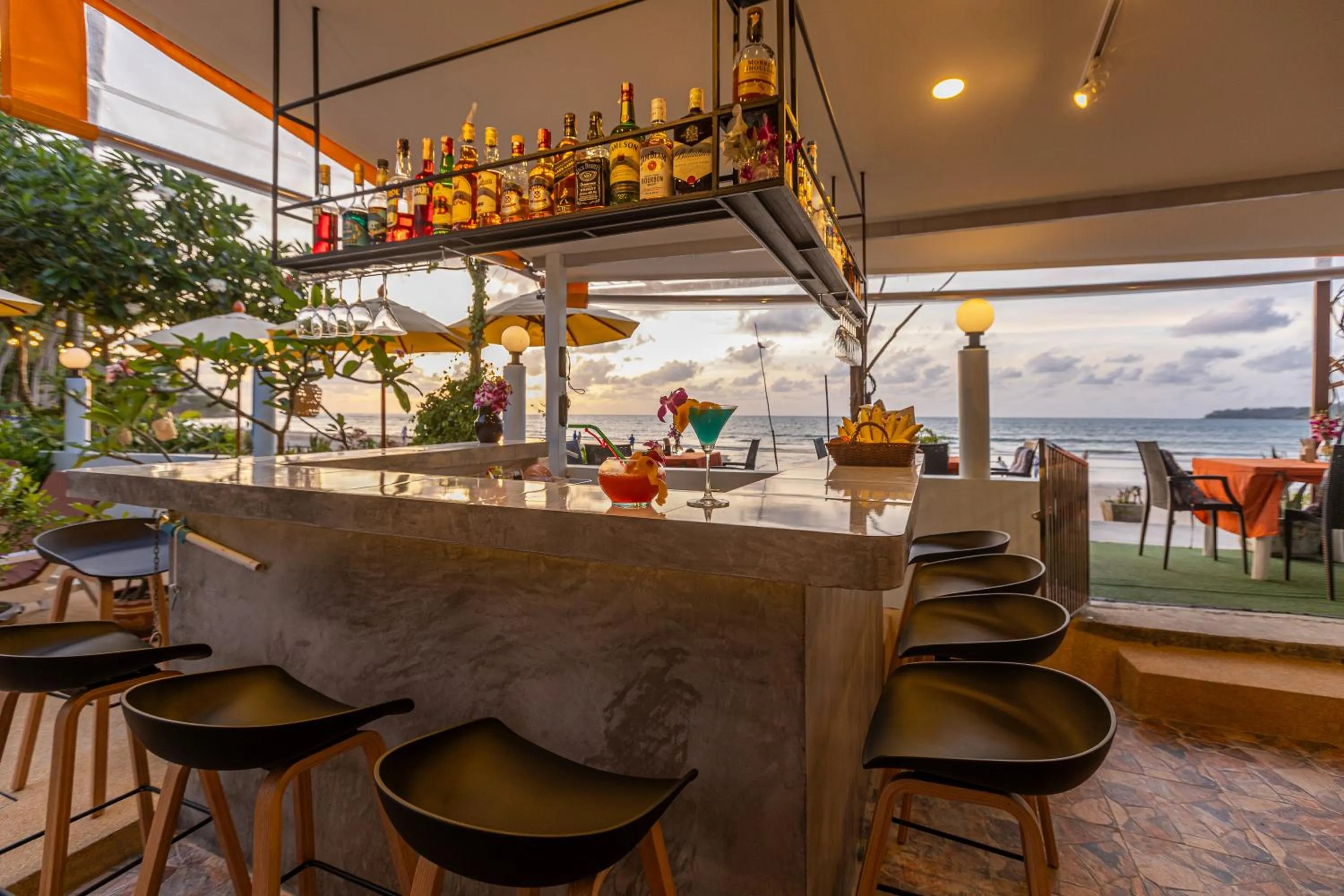 Restaurant/places to eat in Kamala Dreams