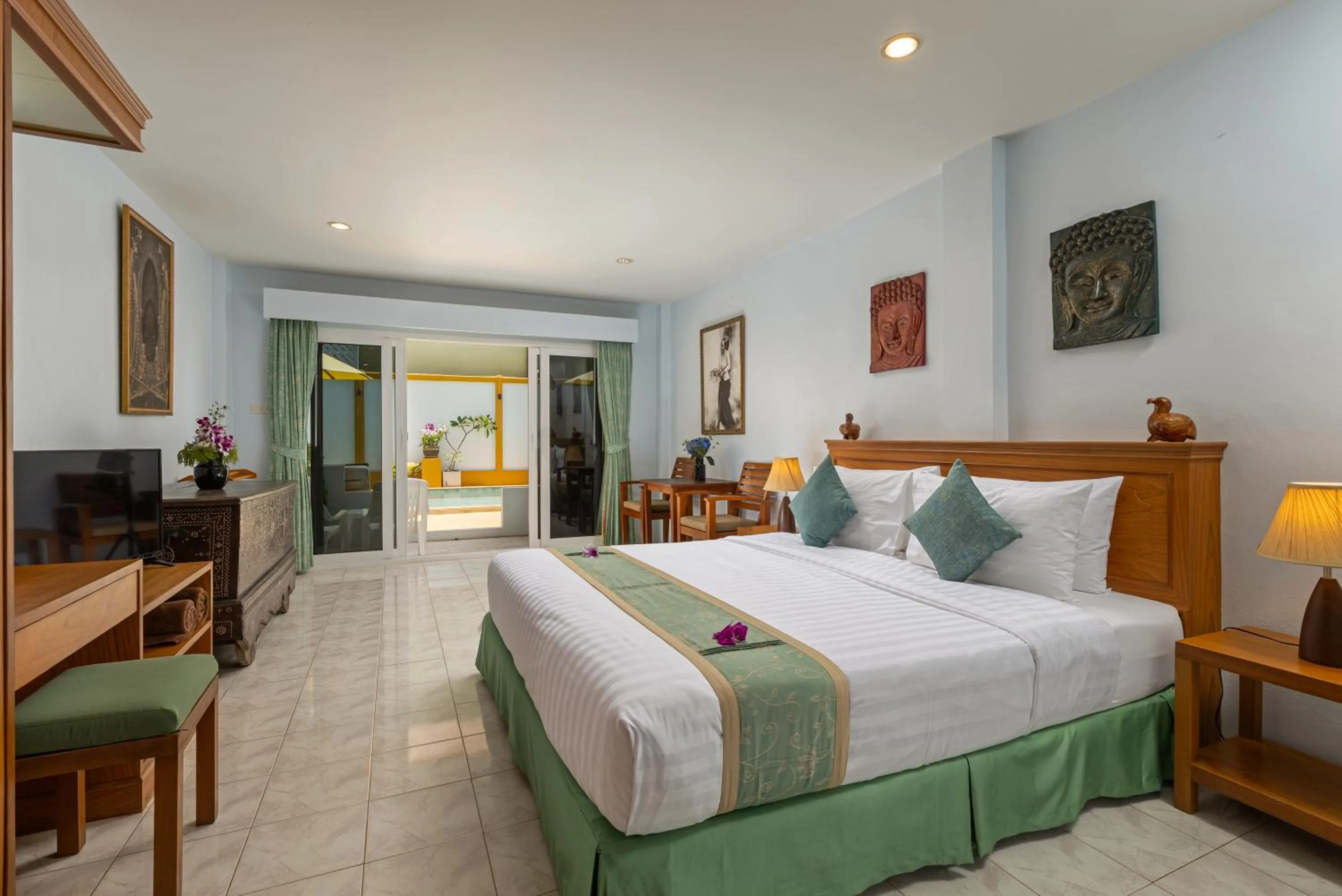 Photo of the whole room, Bed in Kamala Dreams