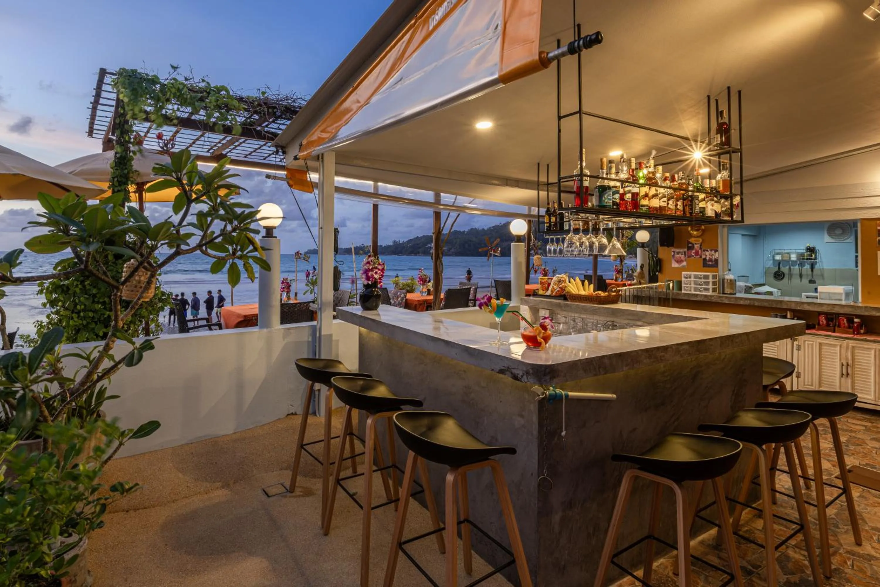 Restaurant/places to eat in Kamala Dreams