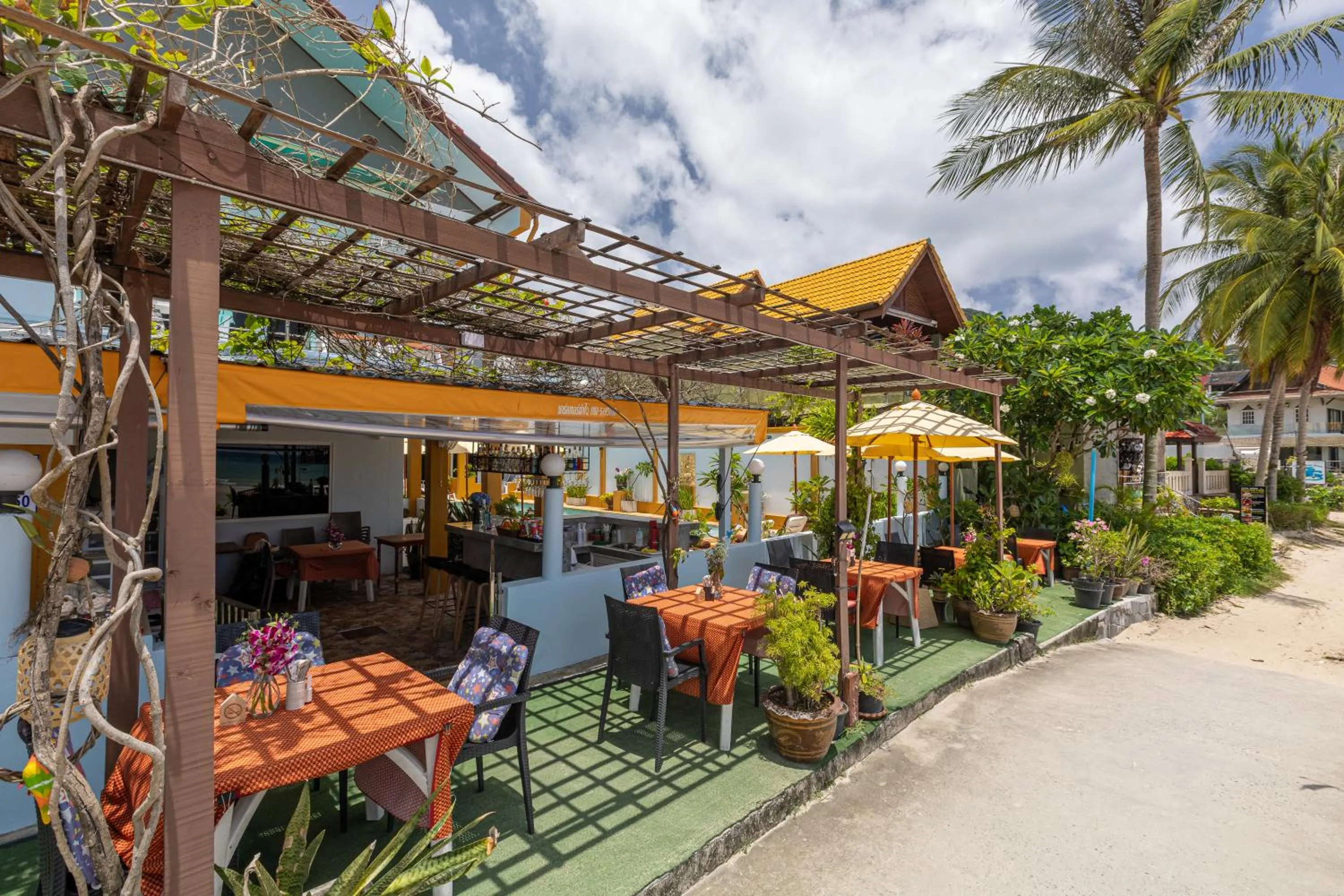 Restaurant/places to eat in Kamala Dreams