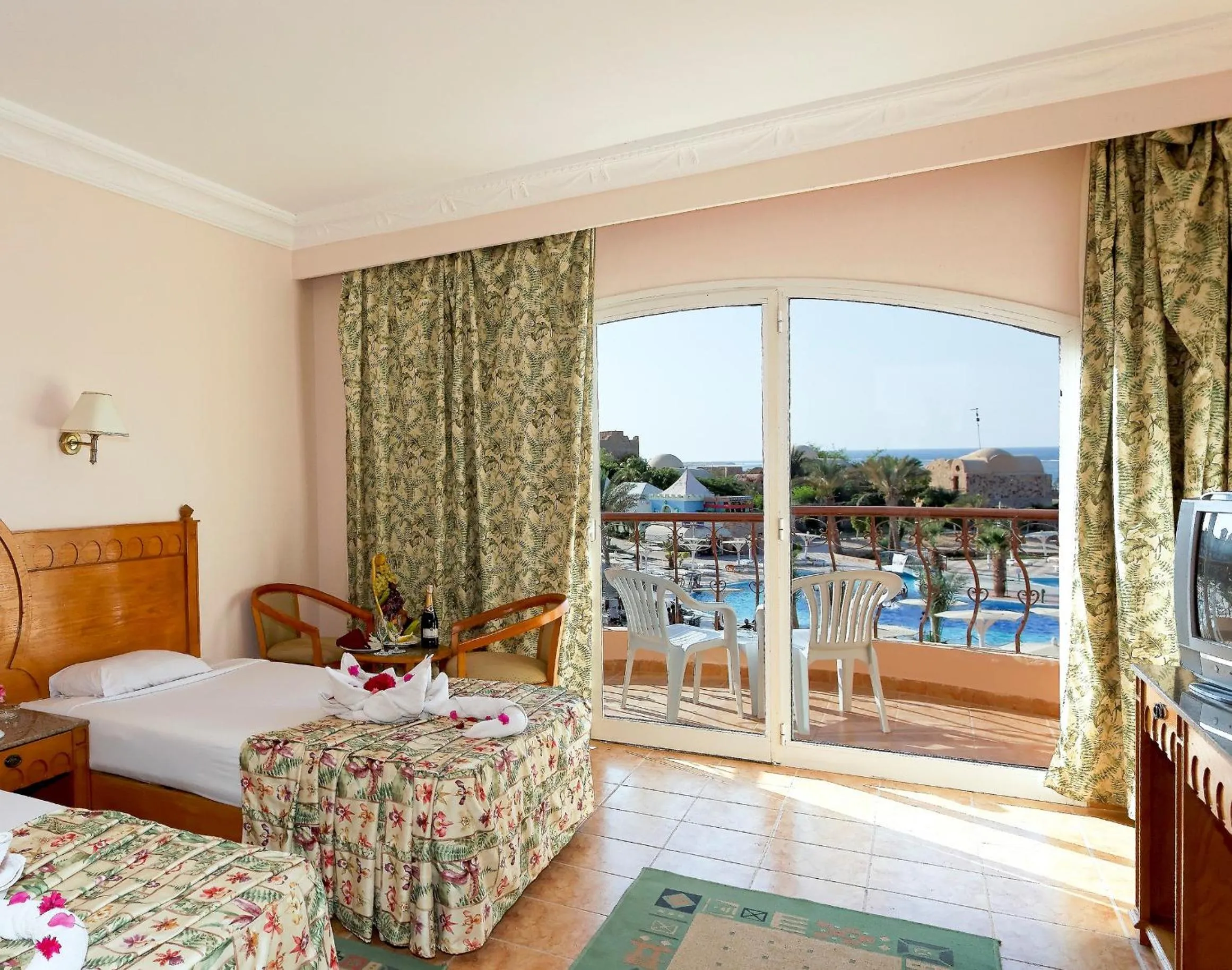 Bed in Pensee Royal Garden Beach Resort