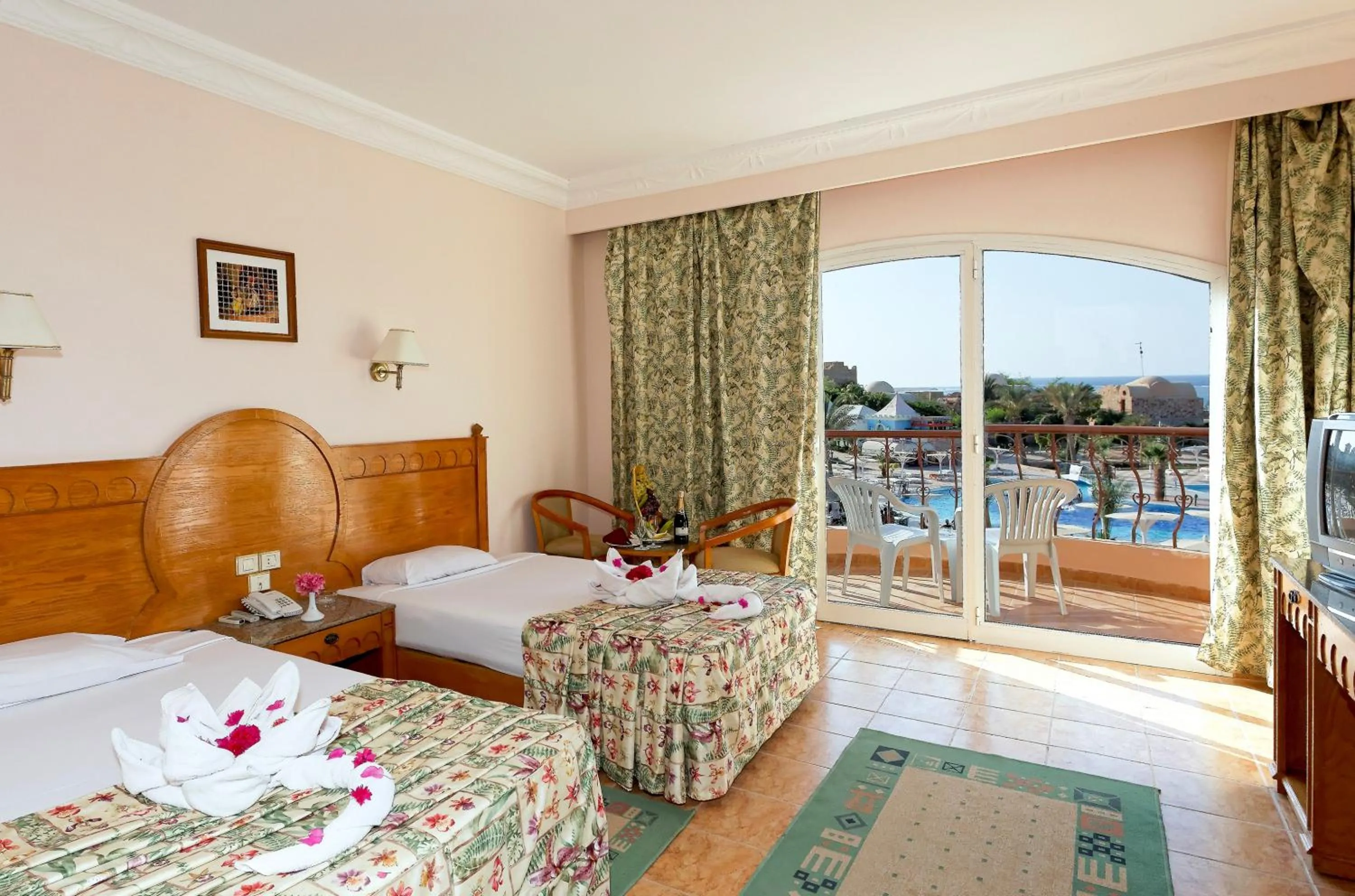 Bed in Pensee Royal Garden Beach Resort