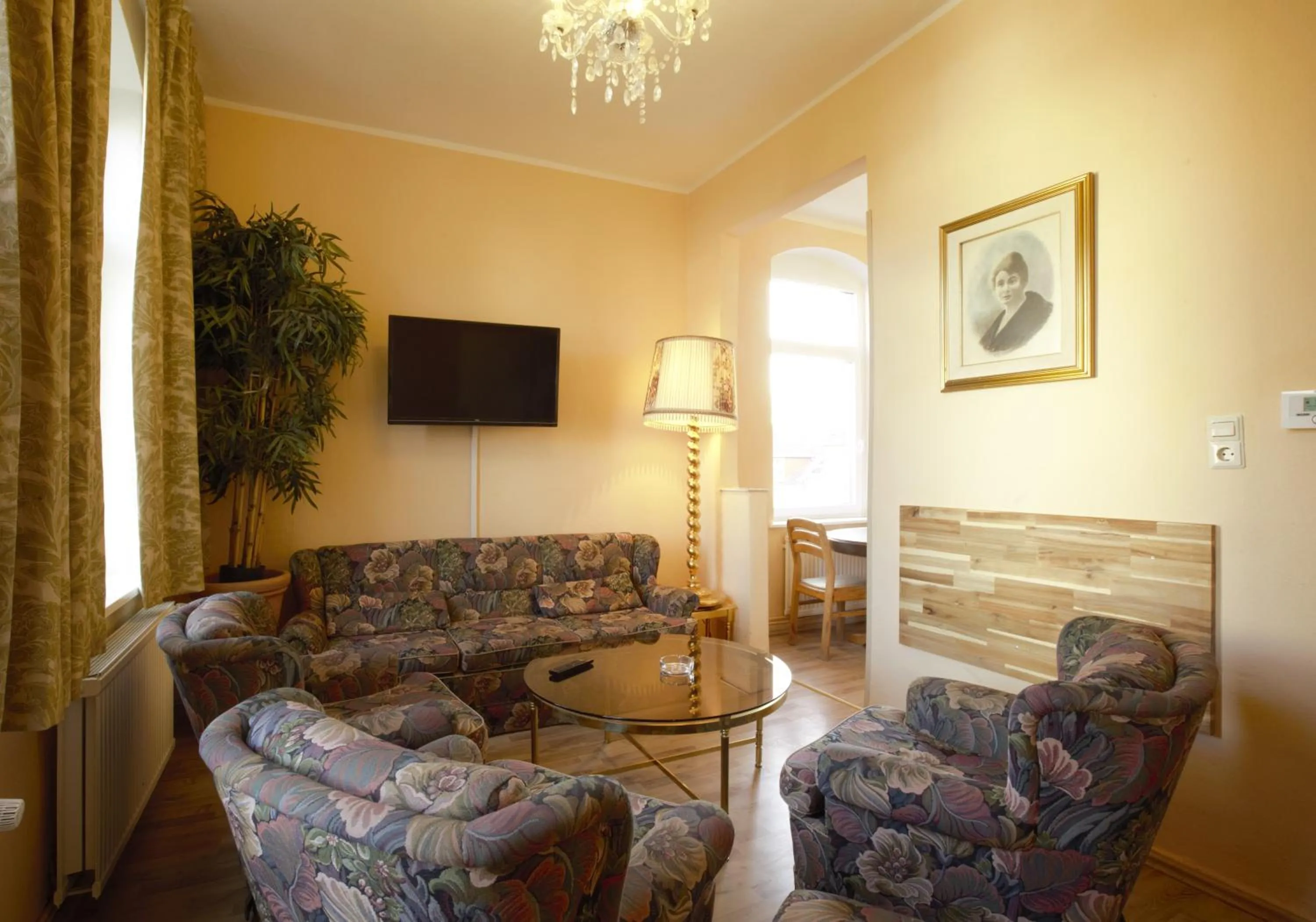 English Romance University