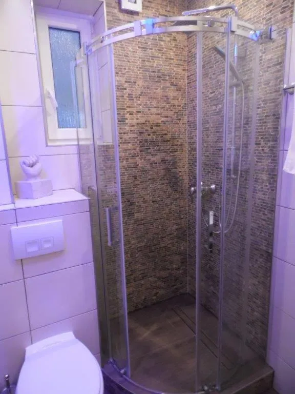 English Romance University