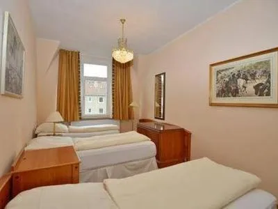 English Romance University