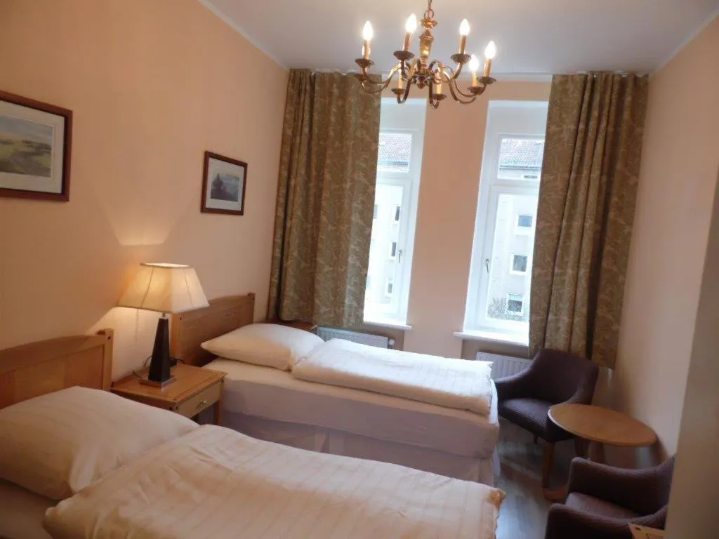 English Romance University