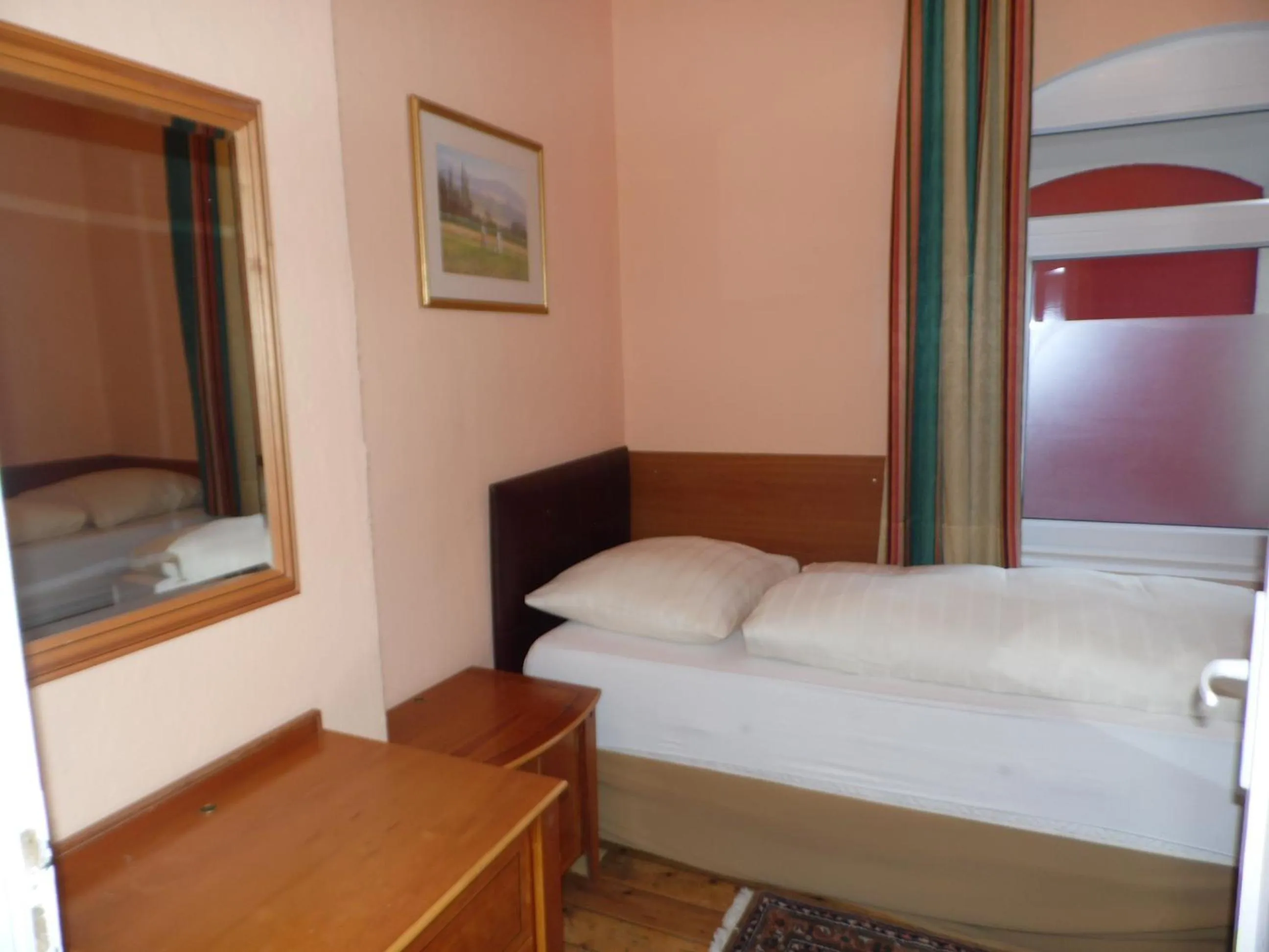 English Romance University