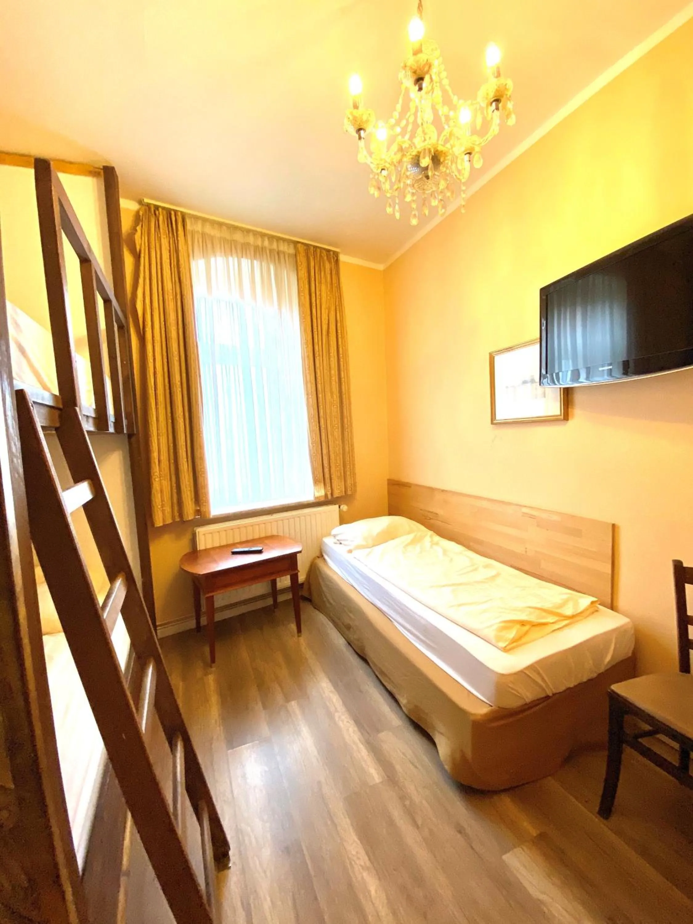 English Romance University