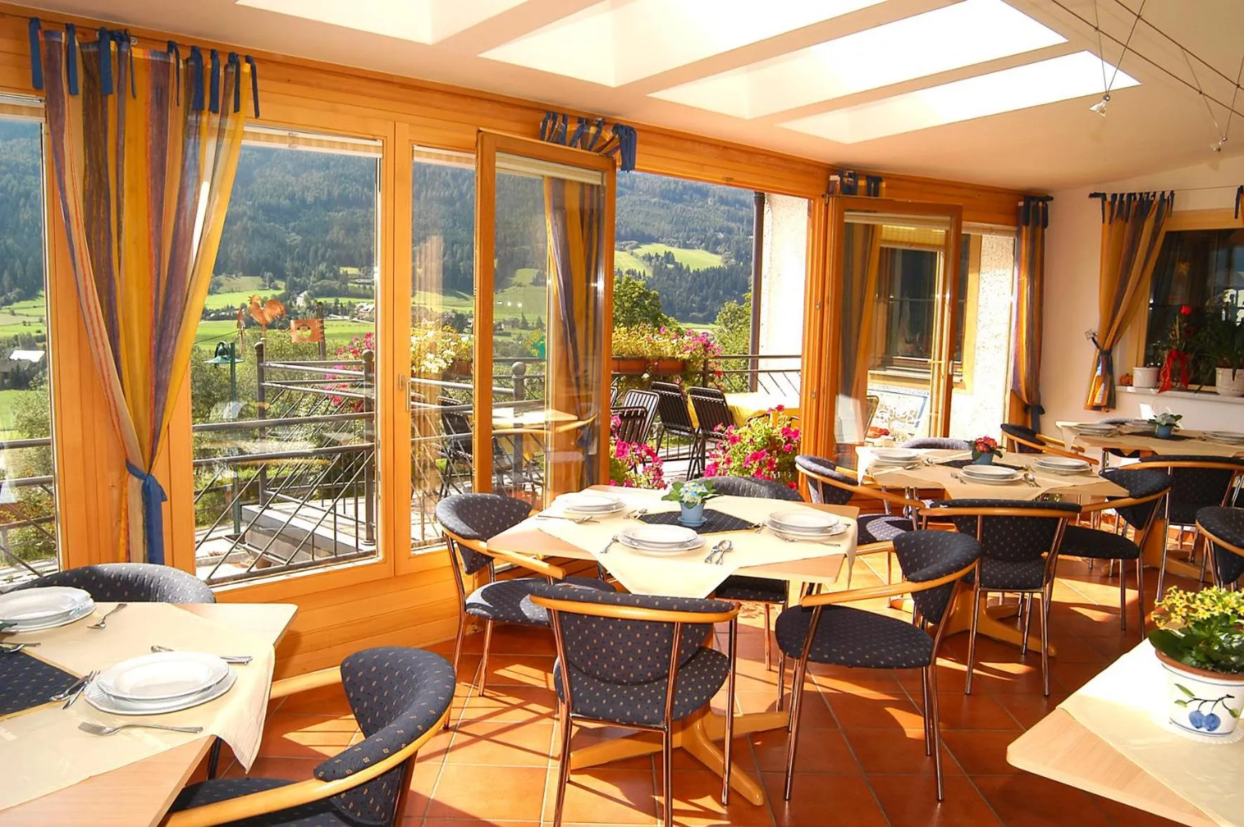 Restaurant/places to eat in Hotel Weissenstein