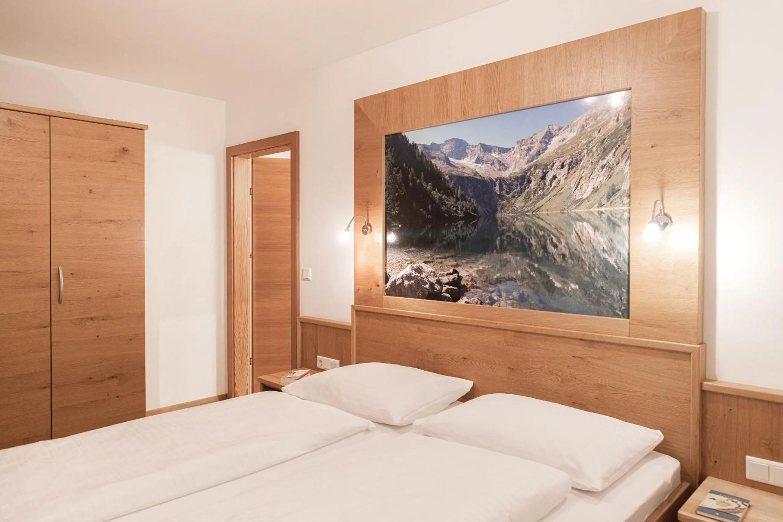 Bedroom, Bed in Hotel Weissenstein