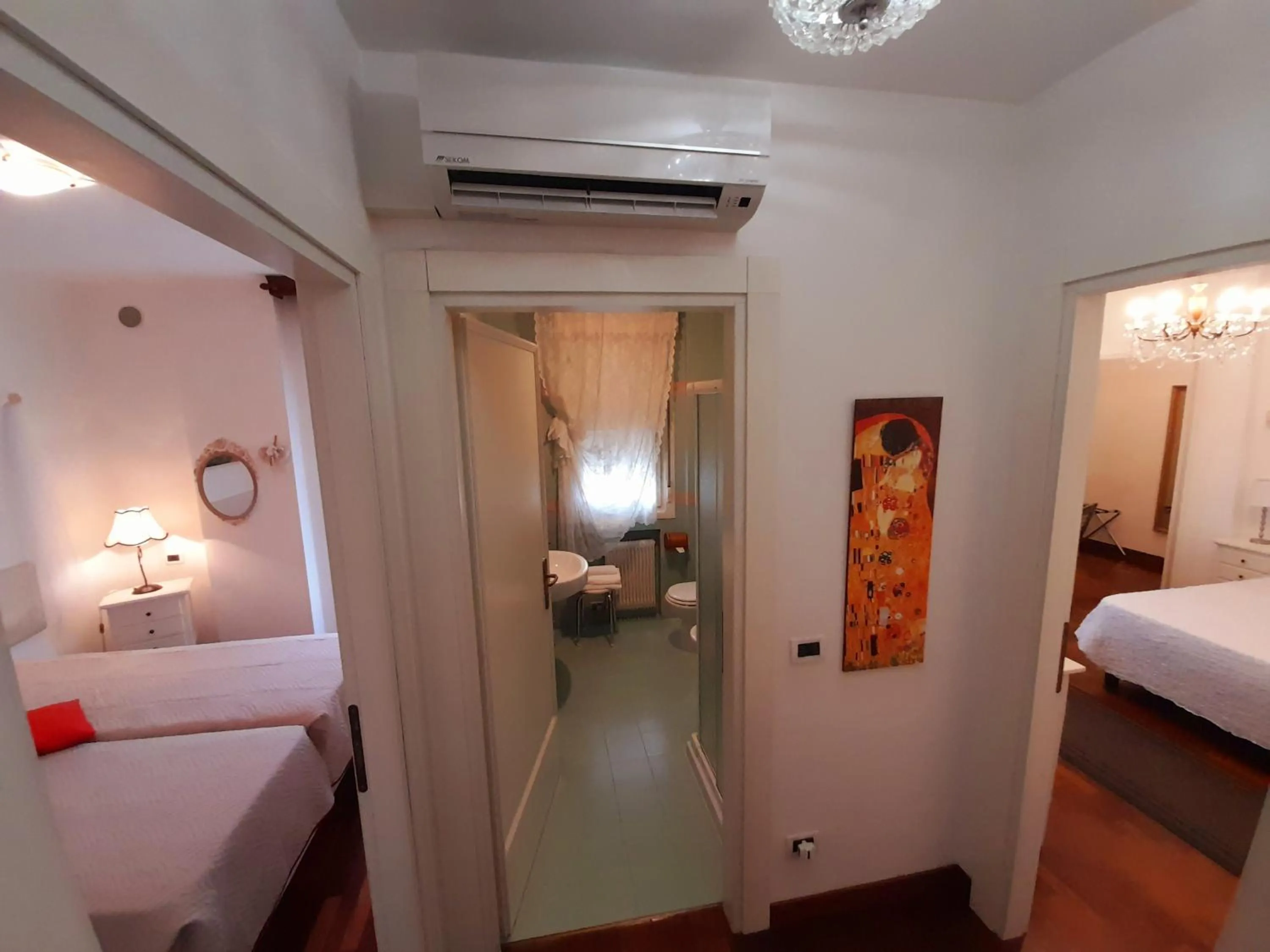 Photo of the whole room, Bed in Luxury House B&B