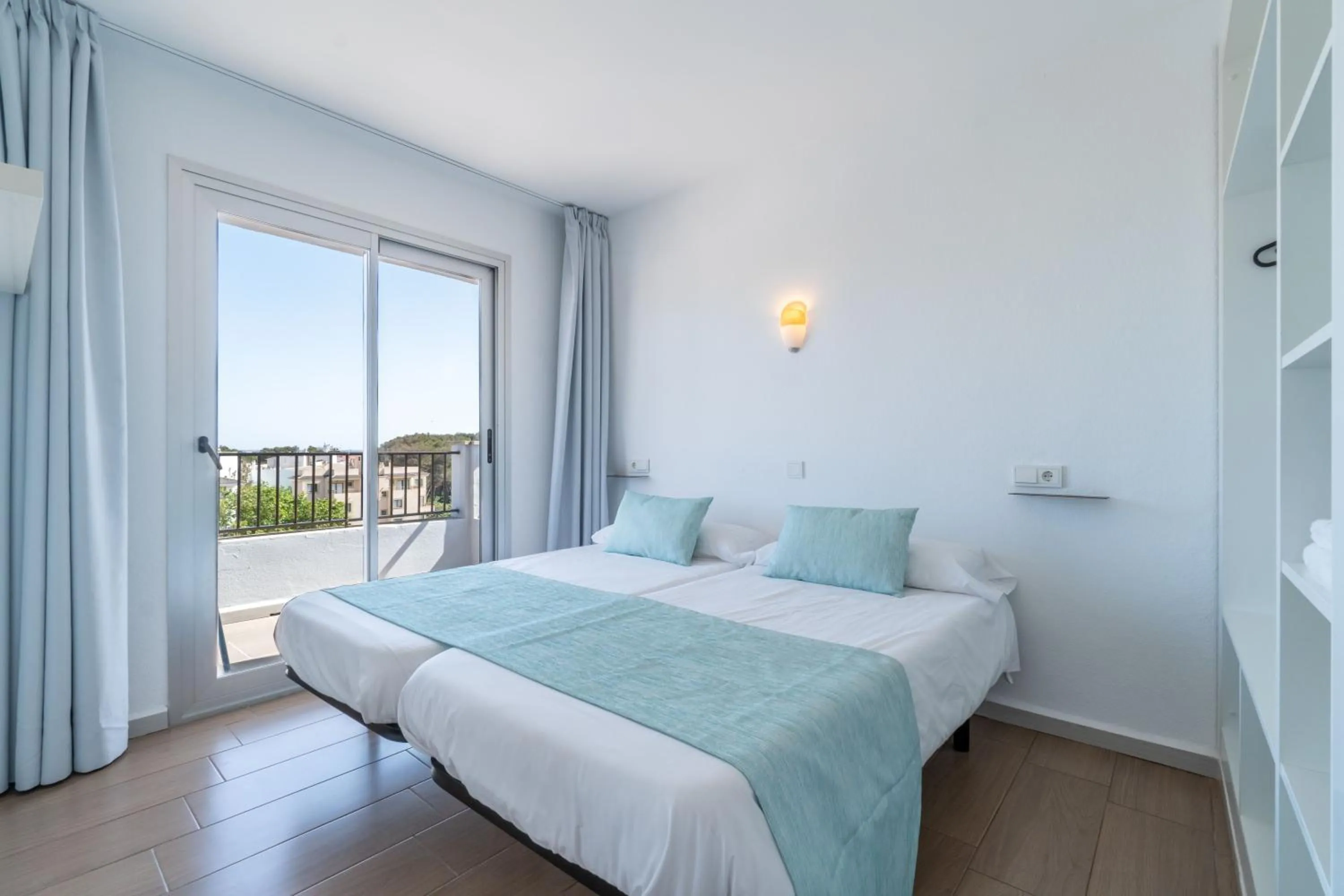 Bed in Apartaments La Perla Negra