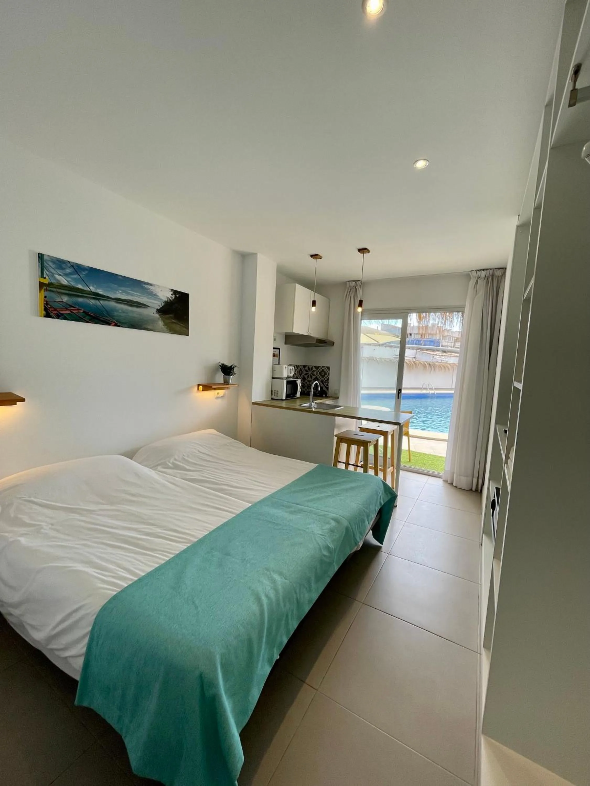 Bed in Apartaments La Perla Negra