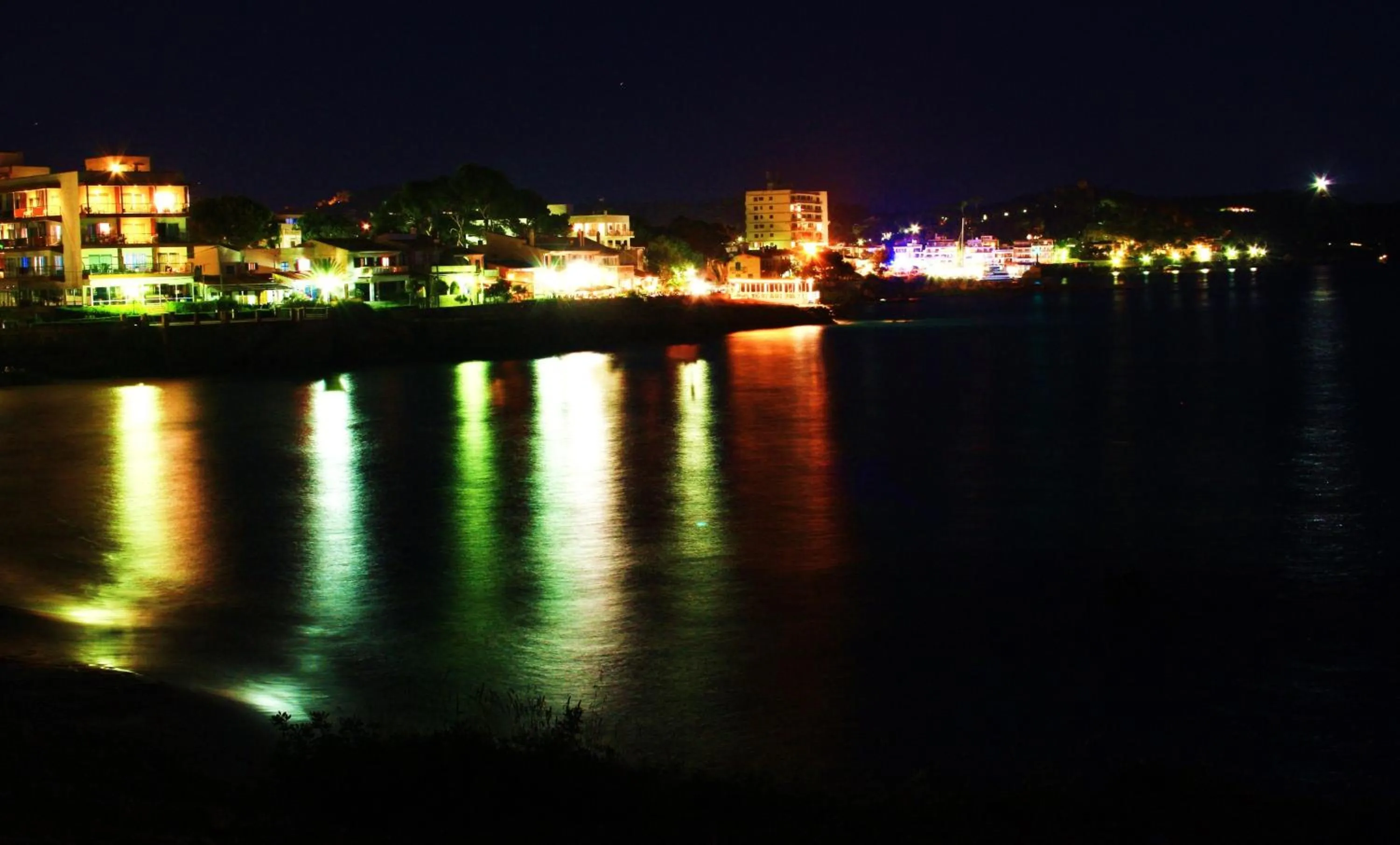 Area and facilities in Apartaments La Perla Negra