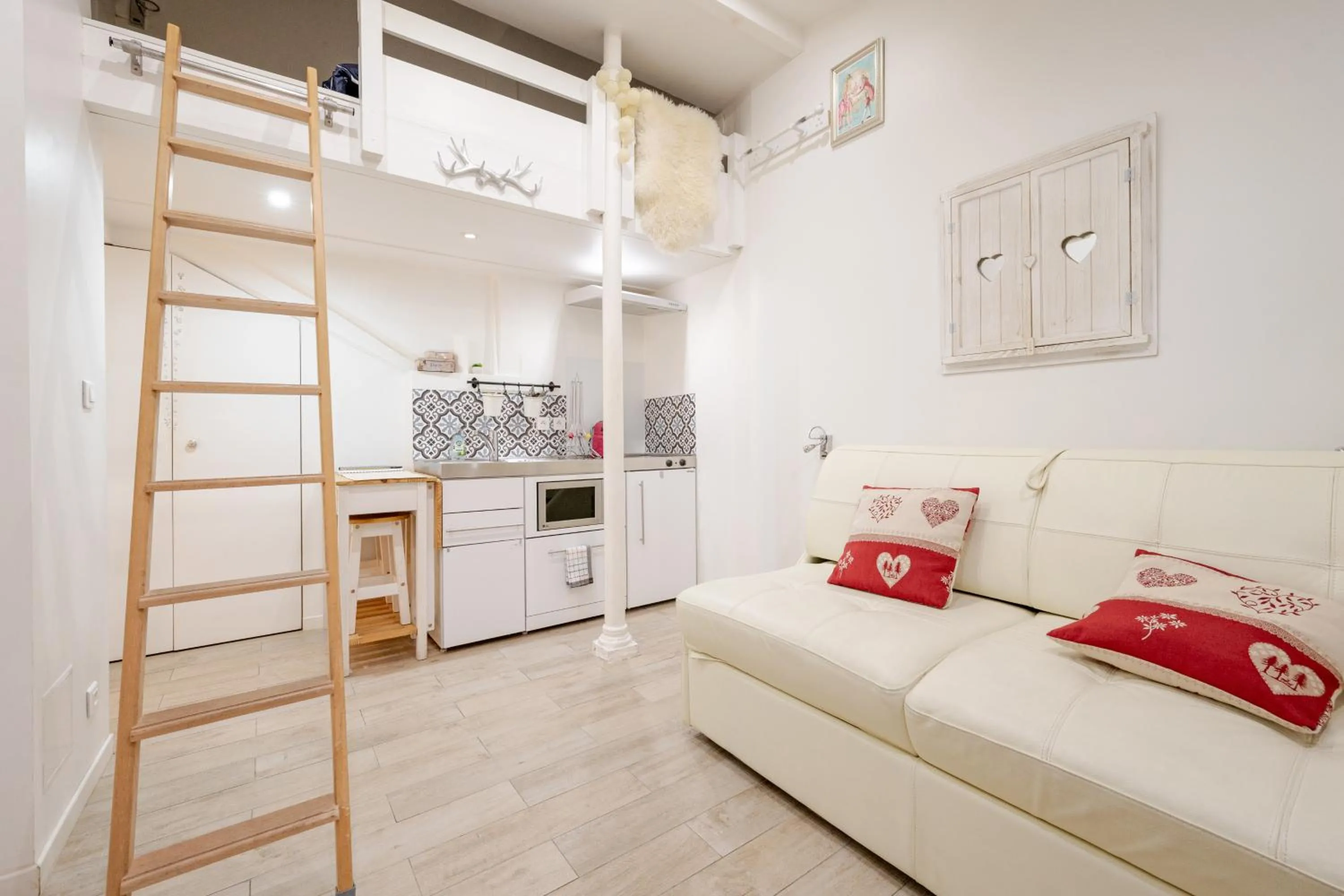 Superb tiny house in heart of Paris 1st!