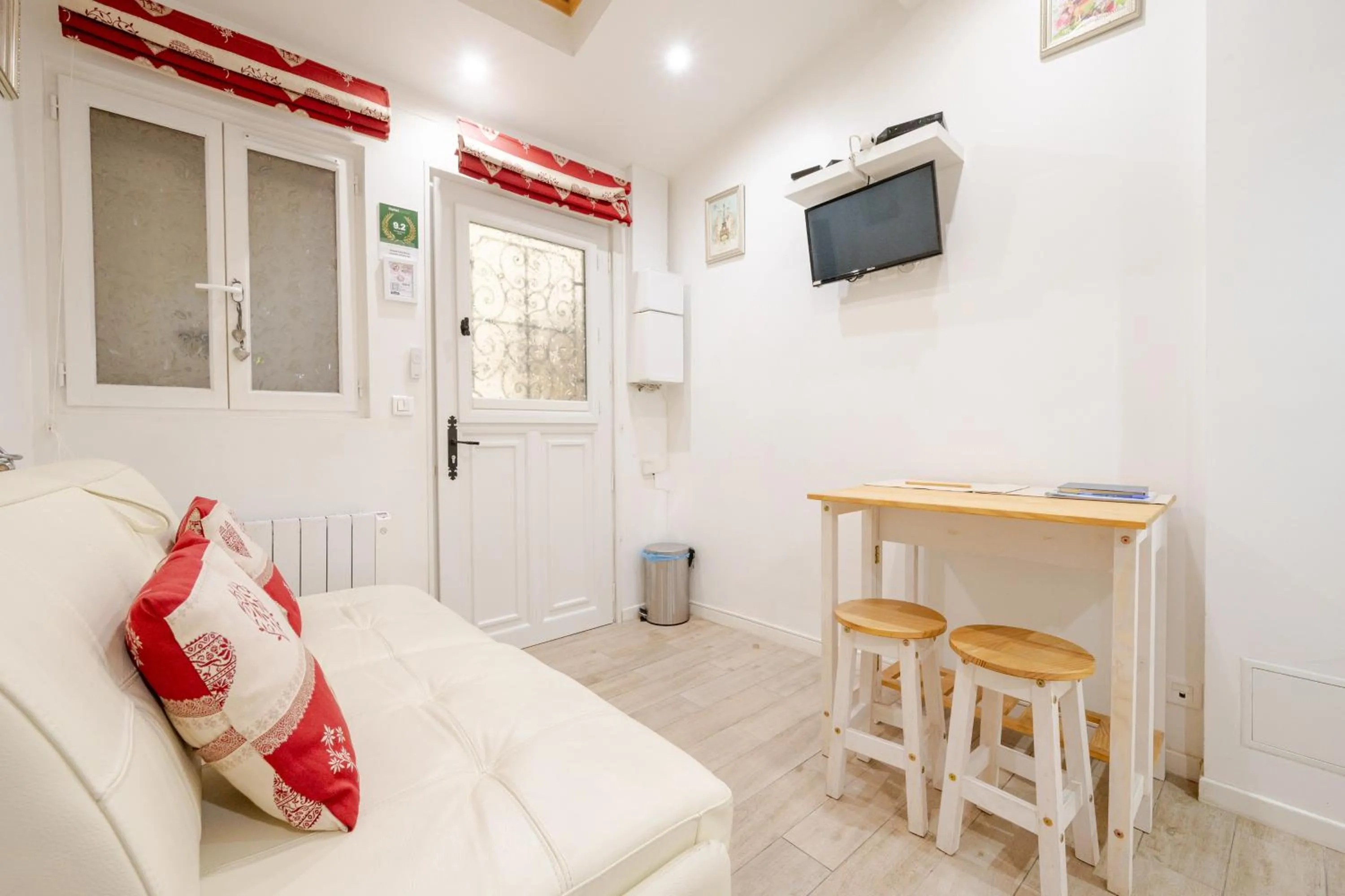 Superb tiny house in heart of Paris 1st!