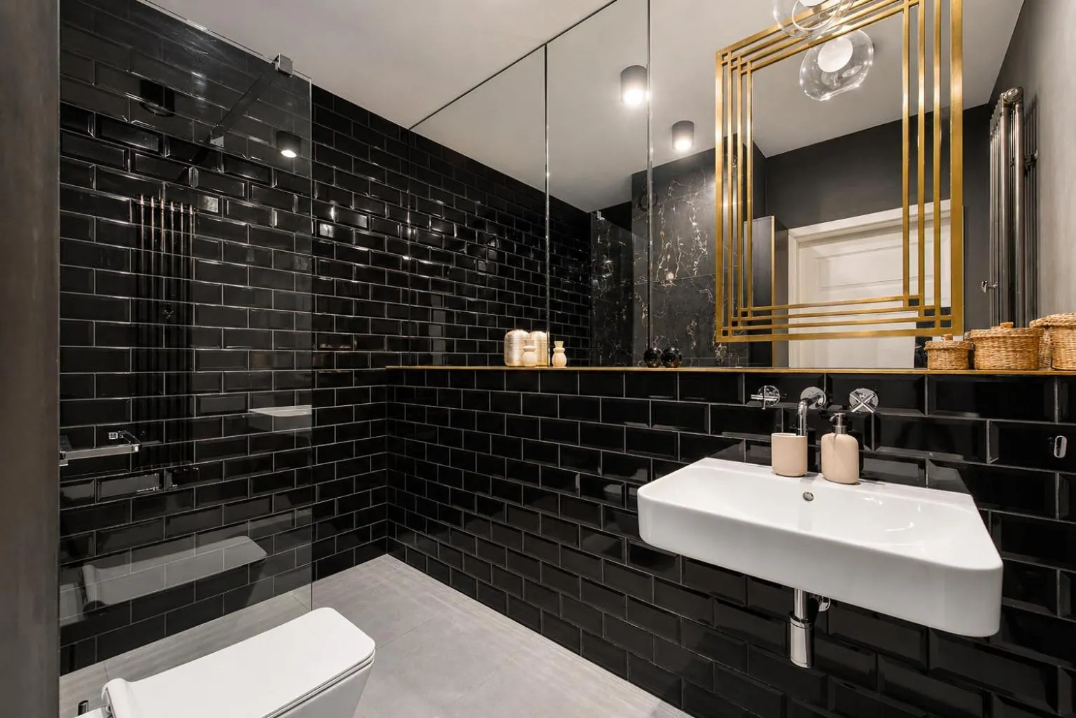 Shower in Harmonica Apartment - Trynitarska 6 street