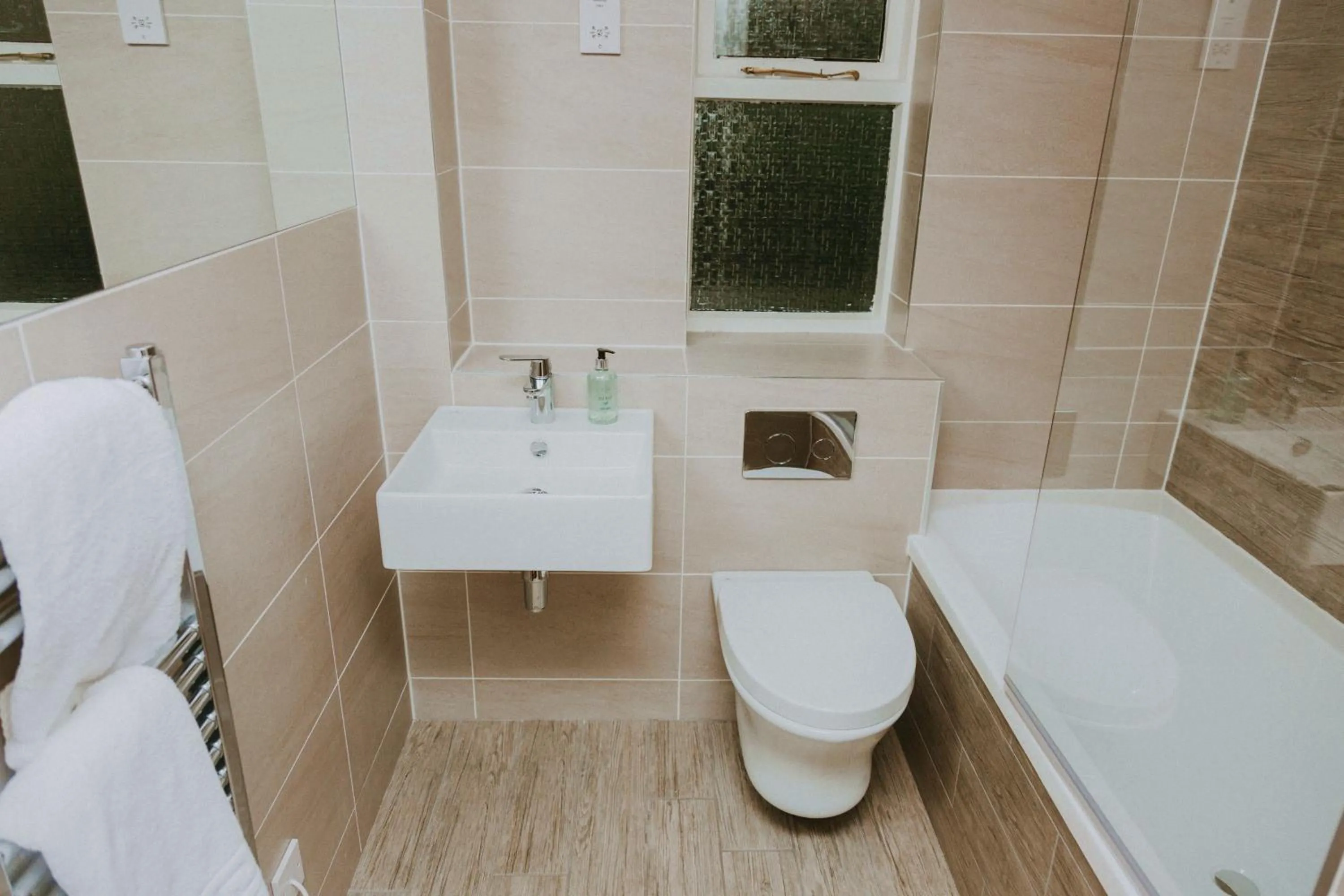 Shower in Forbes of Kingennie