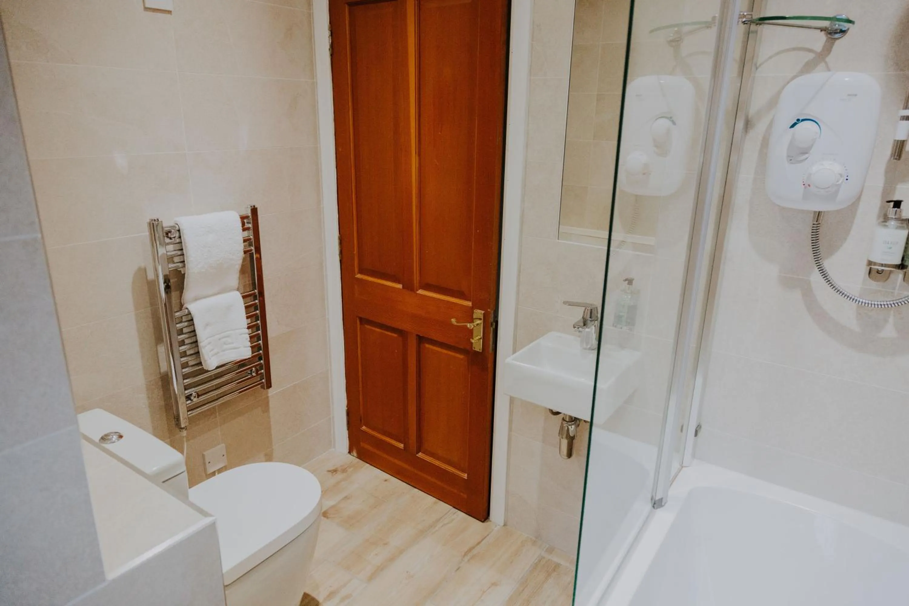 Shower in Forbes of Kingennie