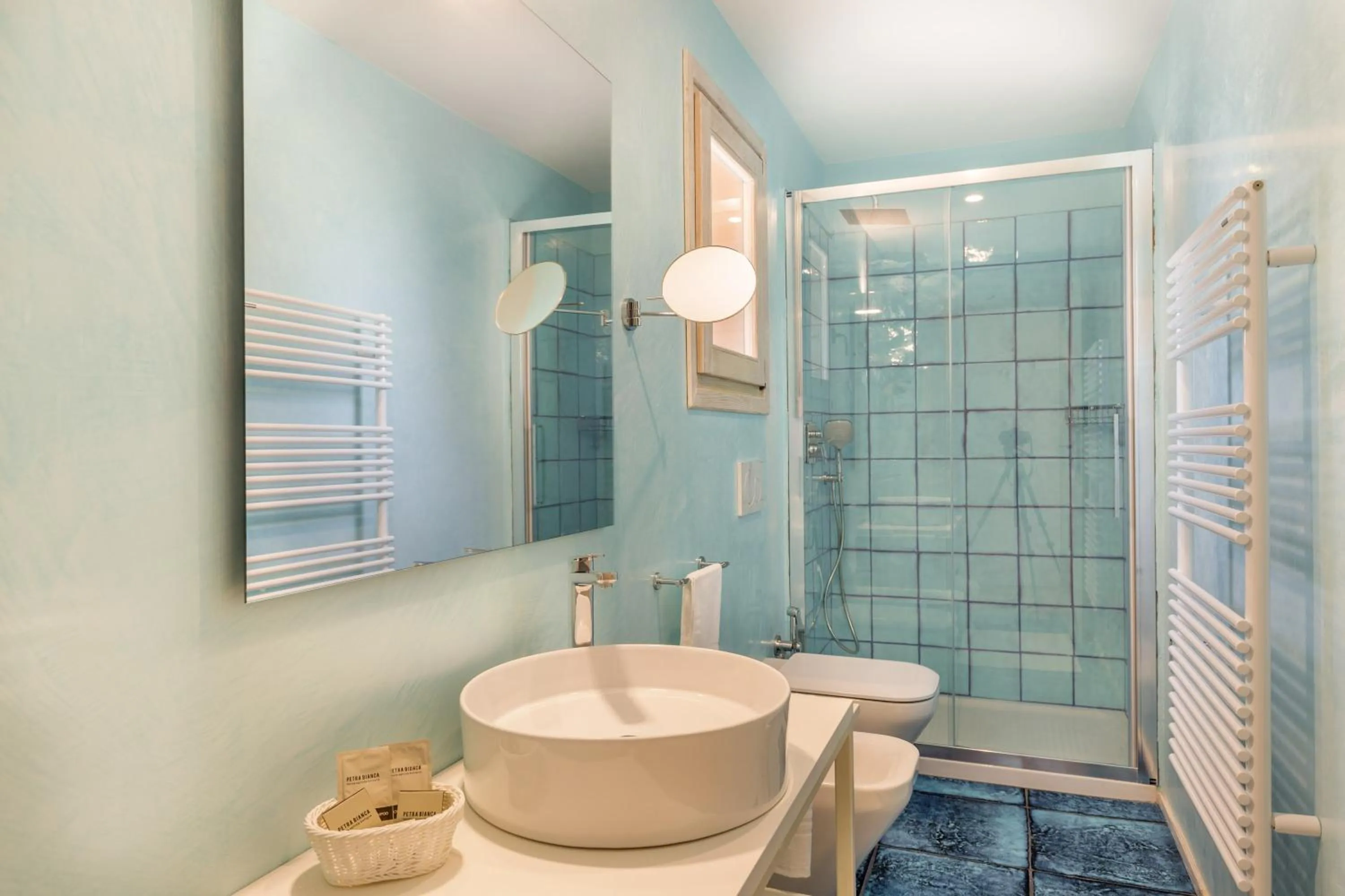 Shower in Tenuta Petra Bianca