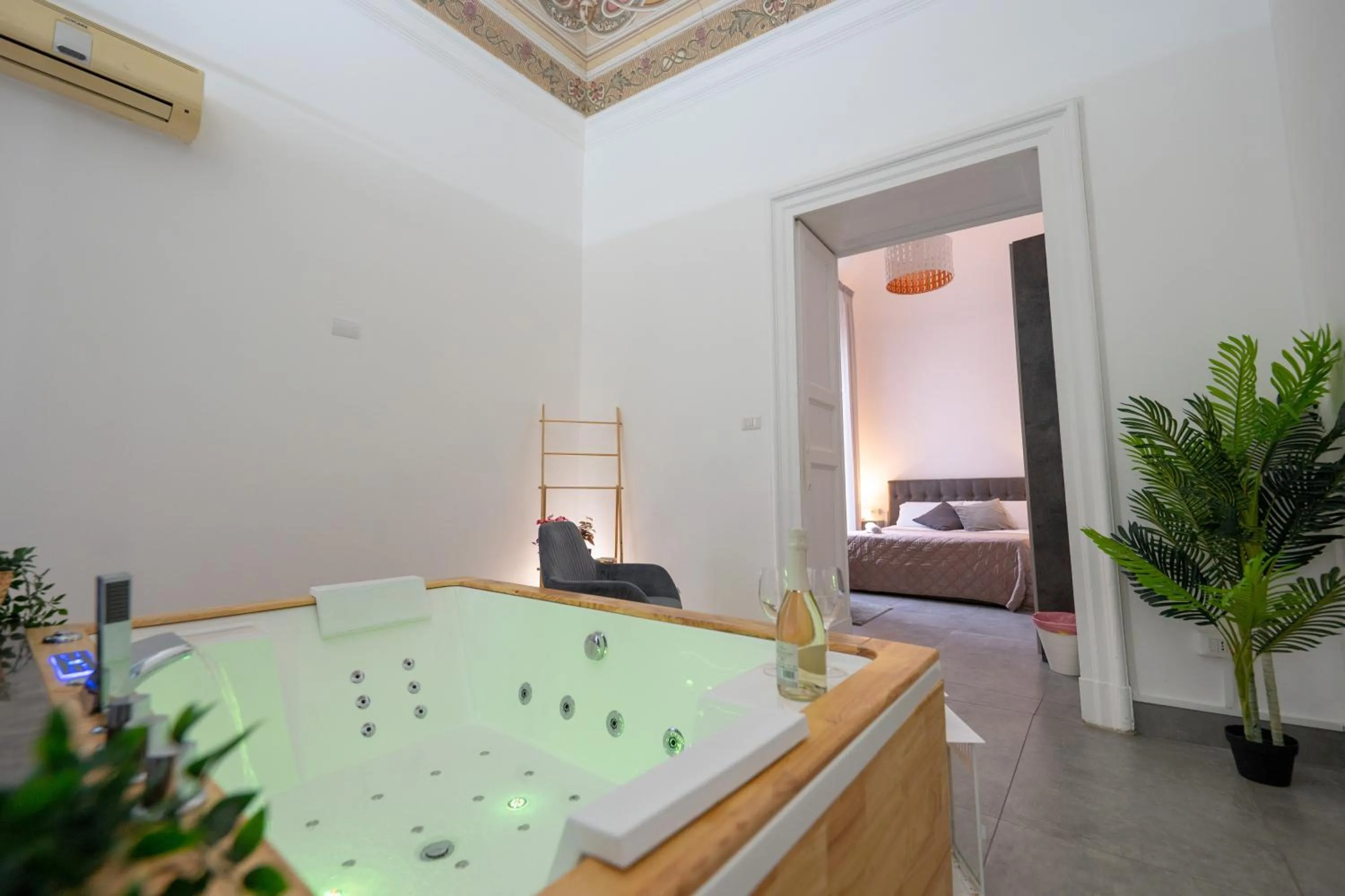 Hot Tub in Palazzo Bruca Catania